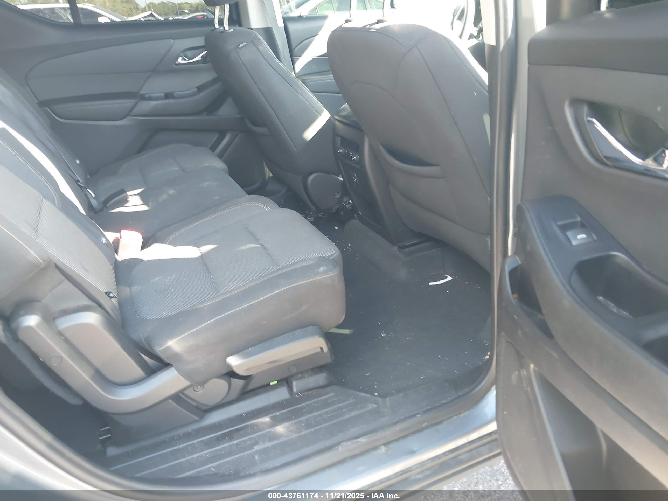 CHEVROLET TRAVERSE image 8