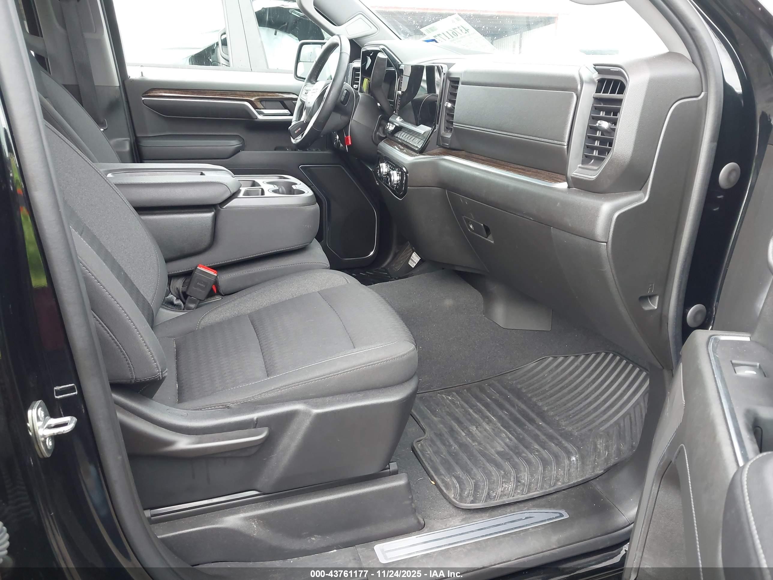 GMC SIERRA image 5