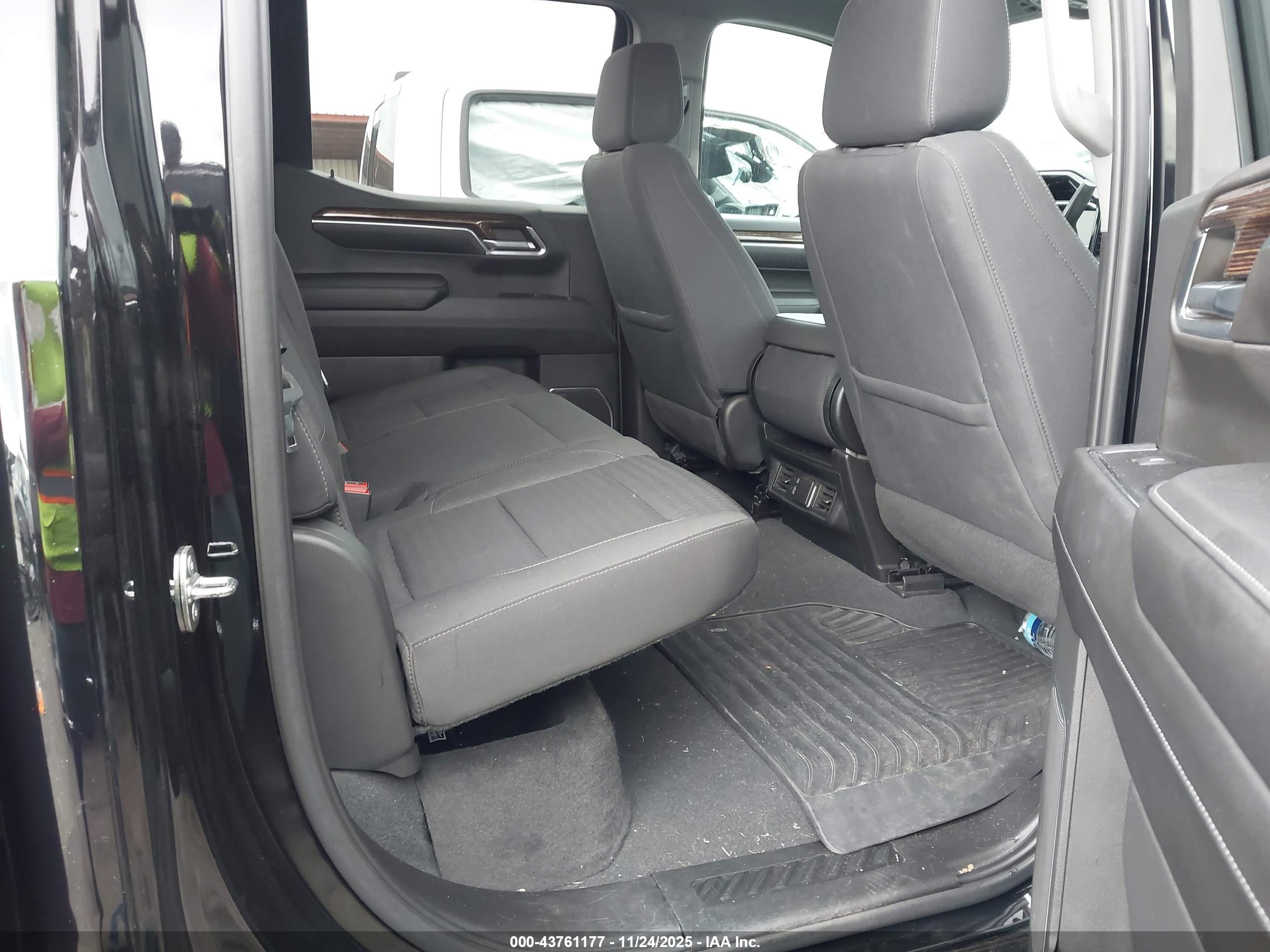 GMC SIERRA image 8