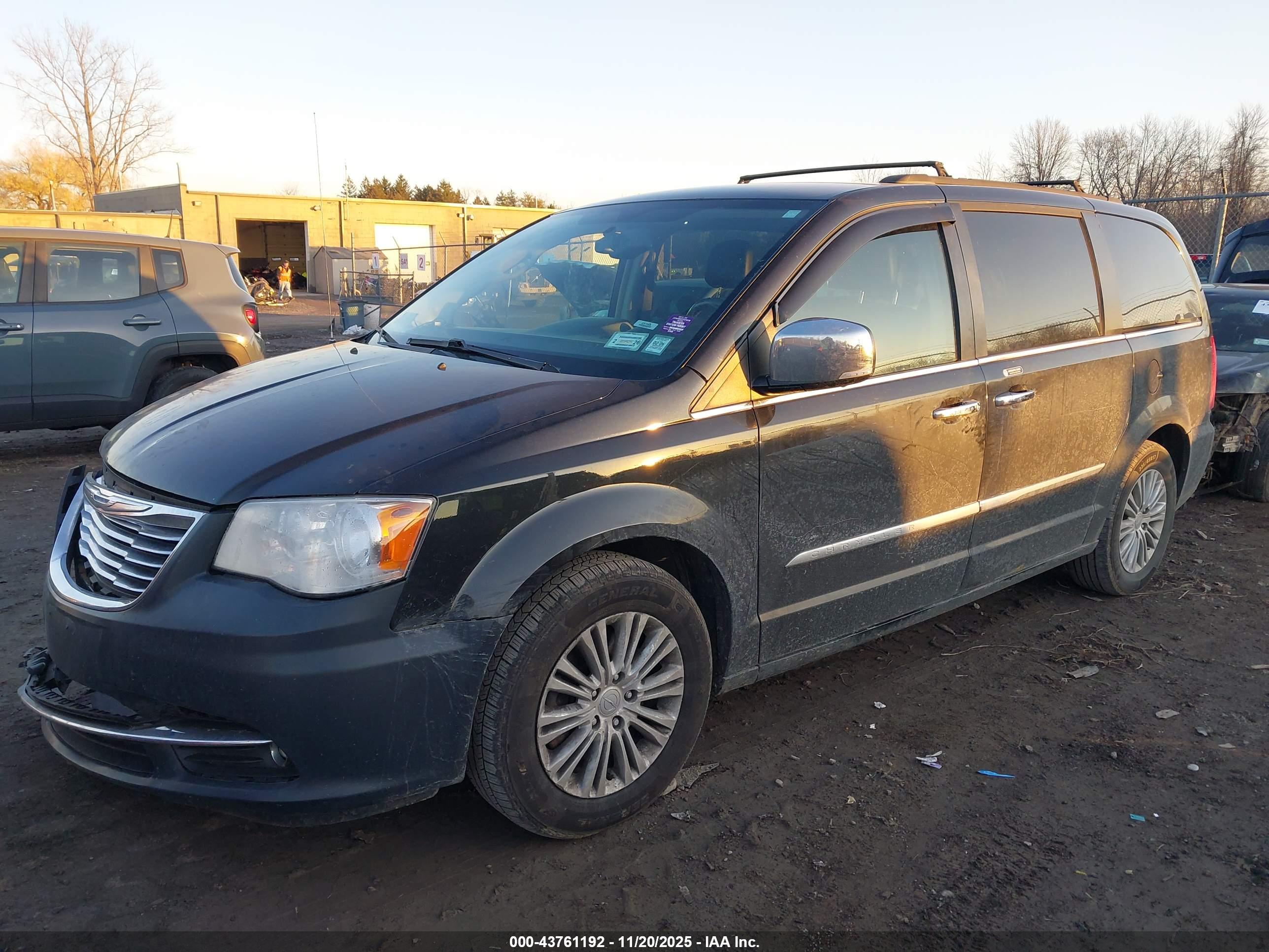 CHRYSLER TOWN image 2