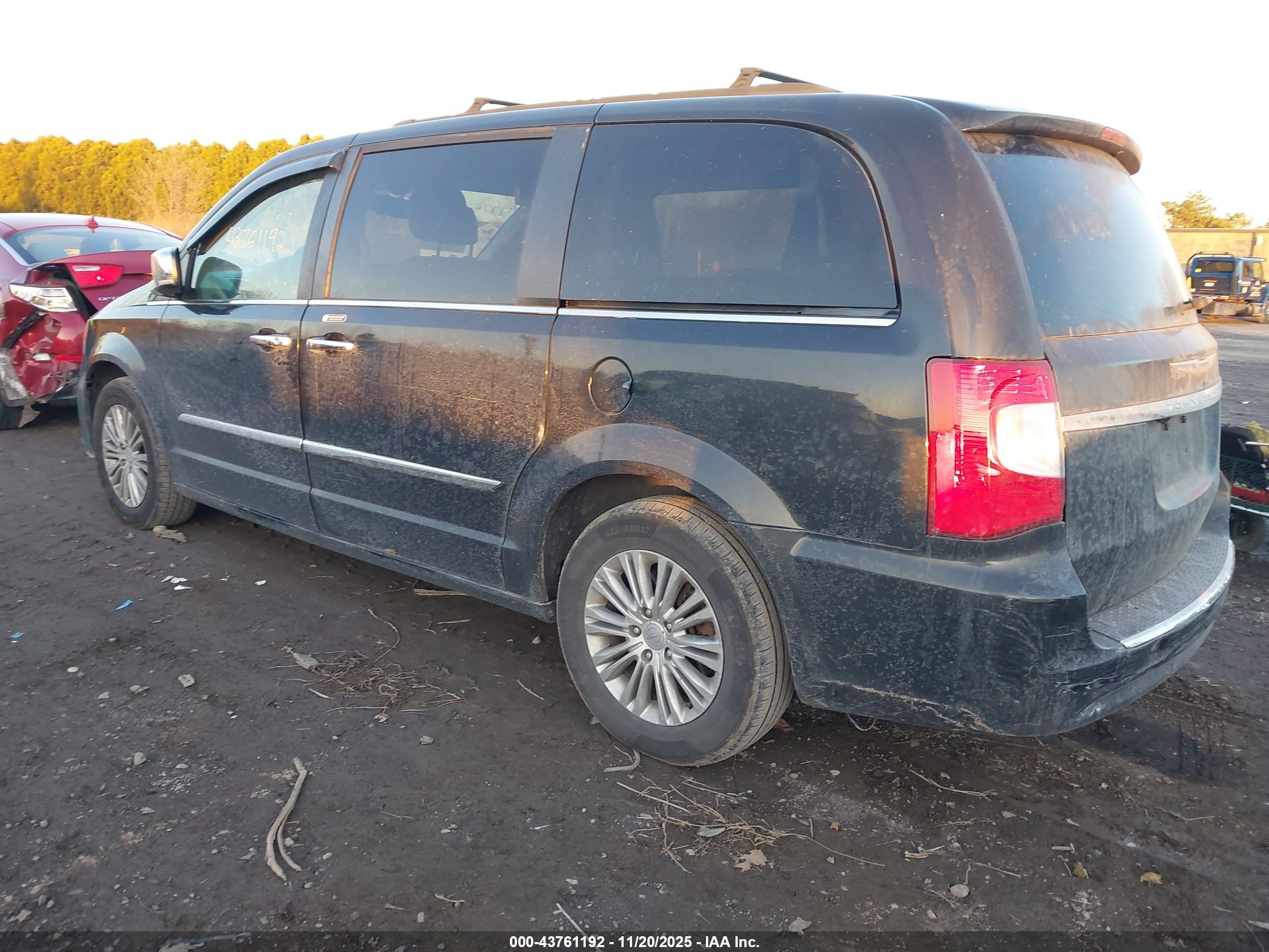 CHRYSLER TOWN image 3
