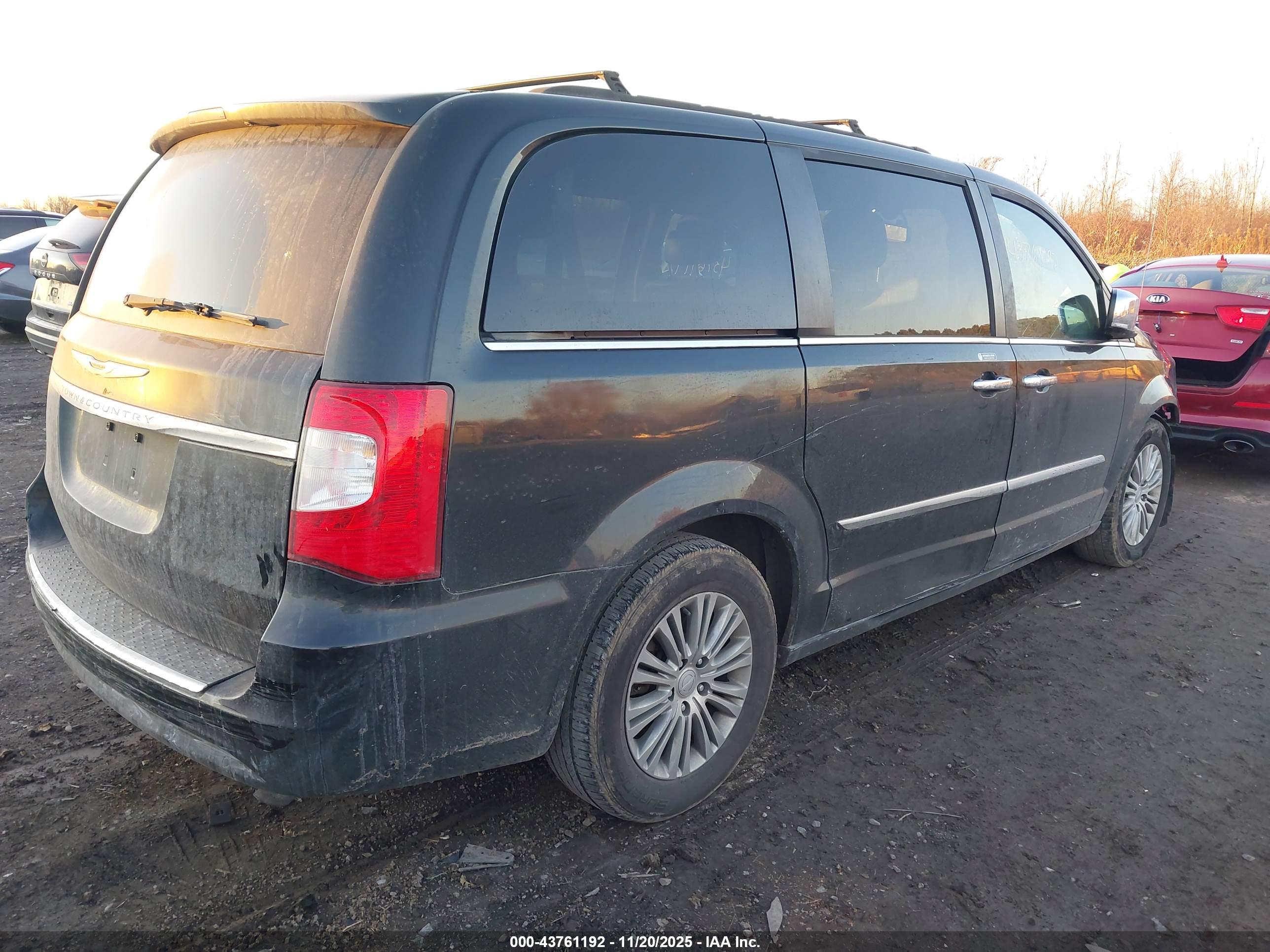 CHRYSLER TOWN image 4
