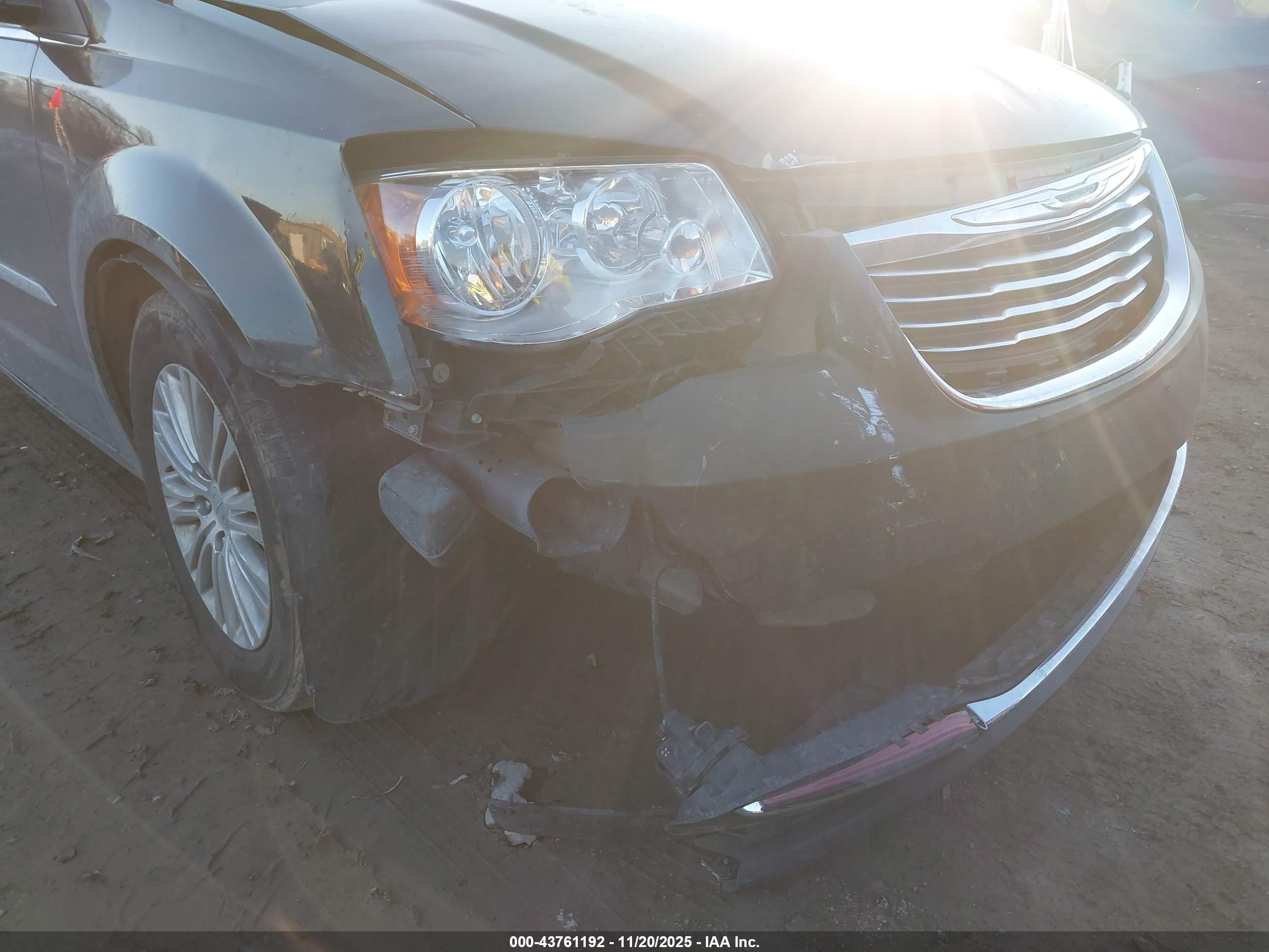 CHRYSLER TOWN image 6