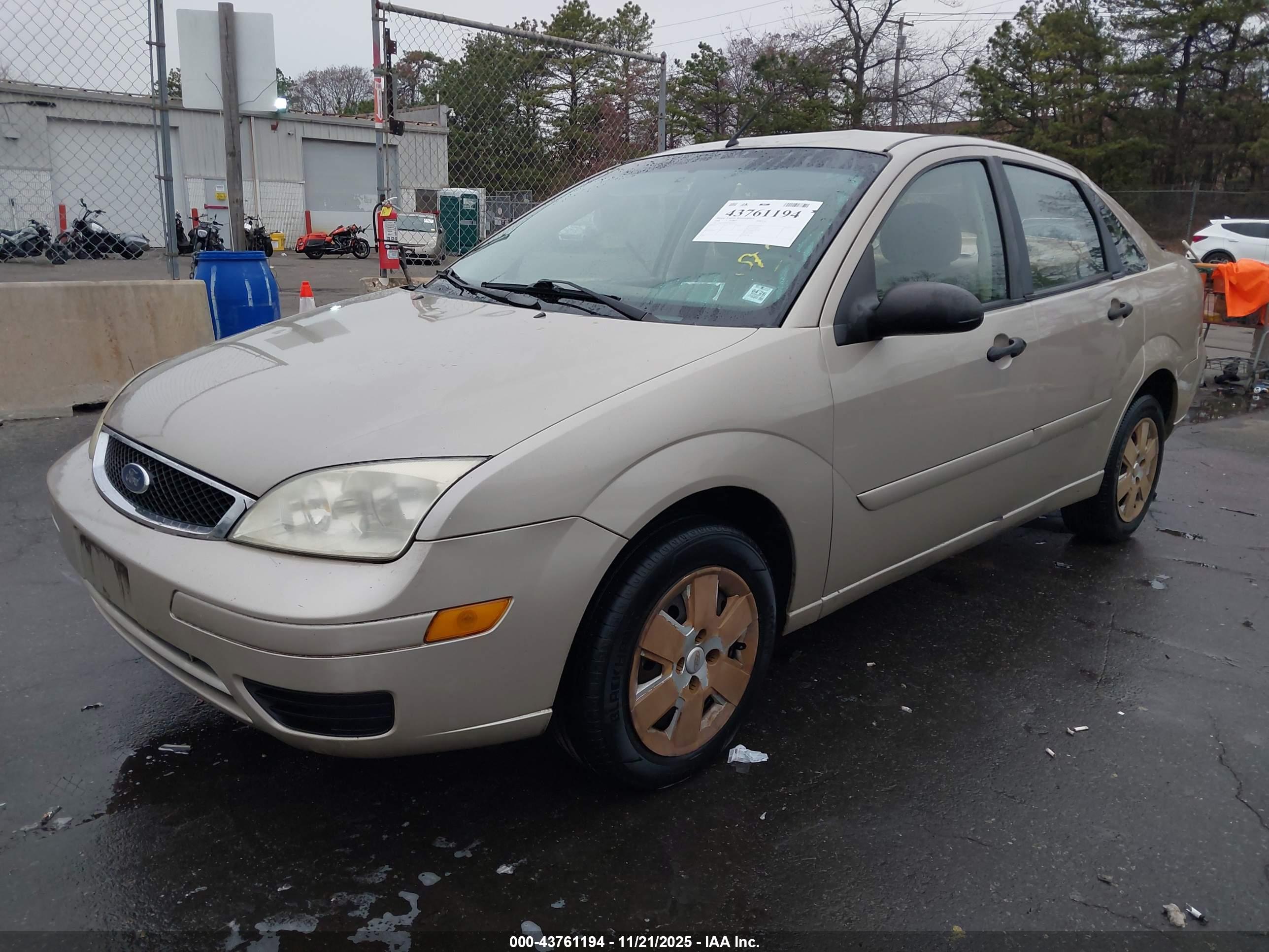 FORD FOCUS image 2
