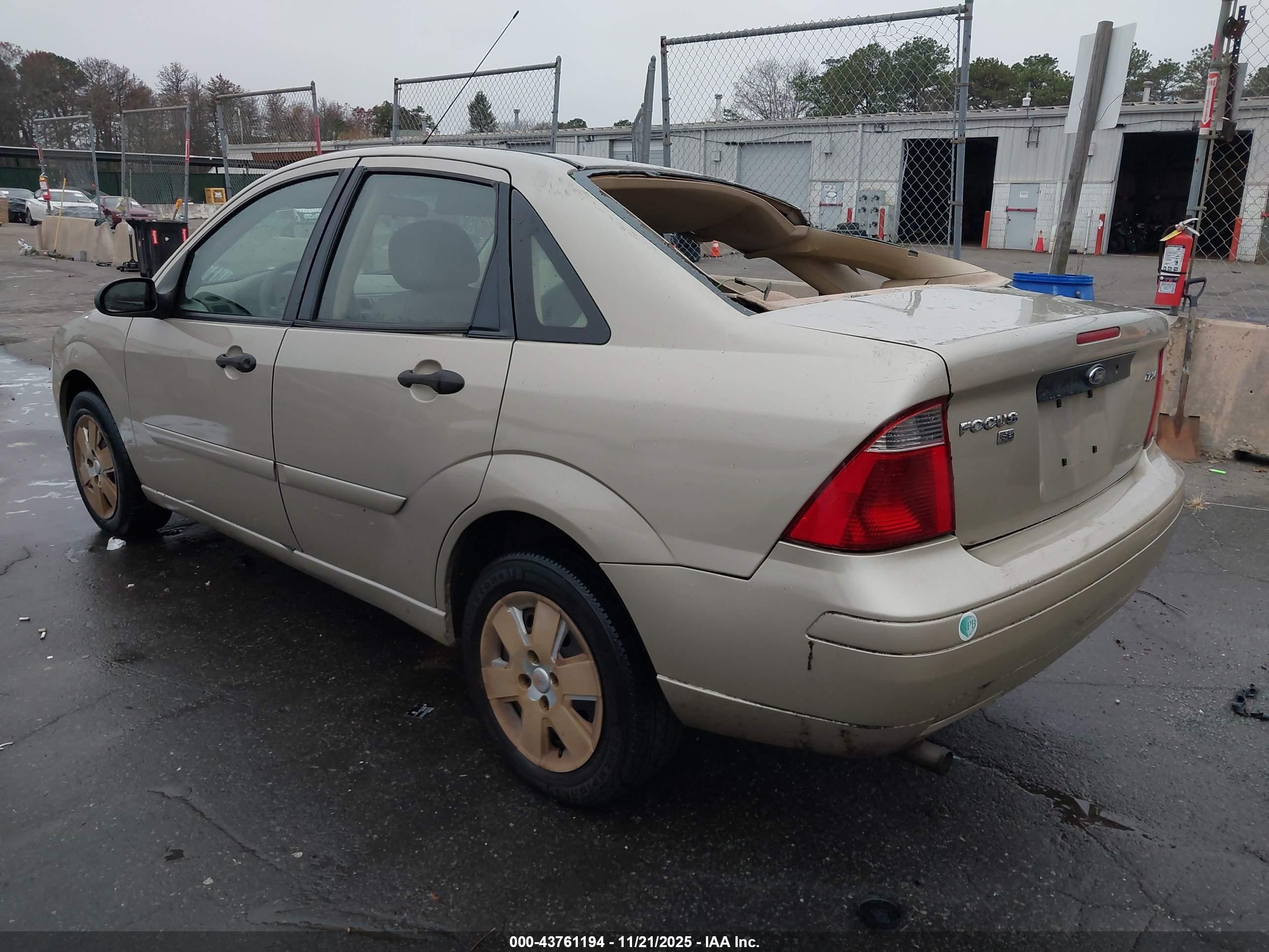FORD FOCUS image 3