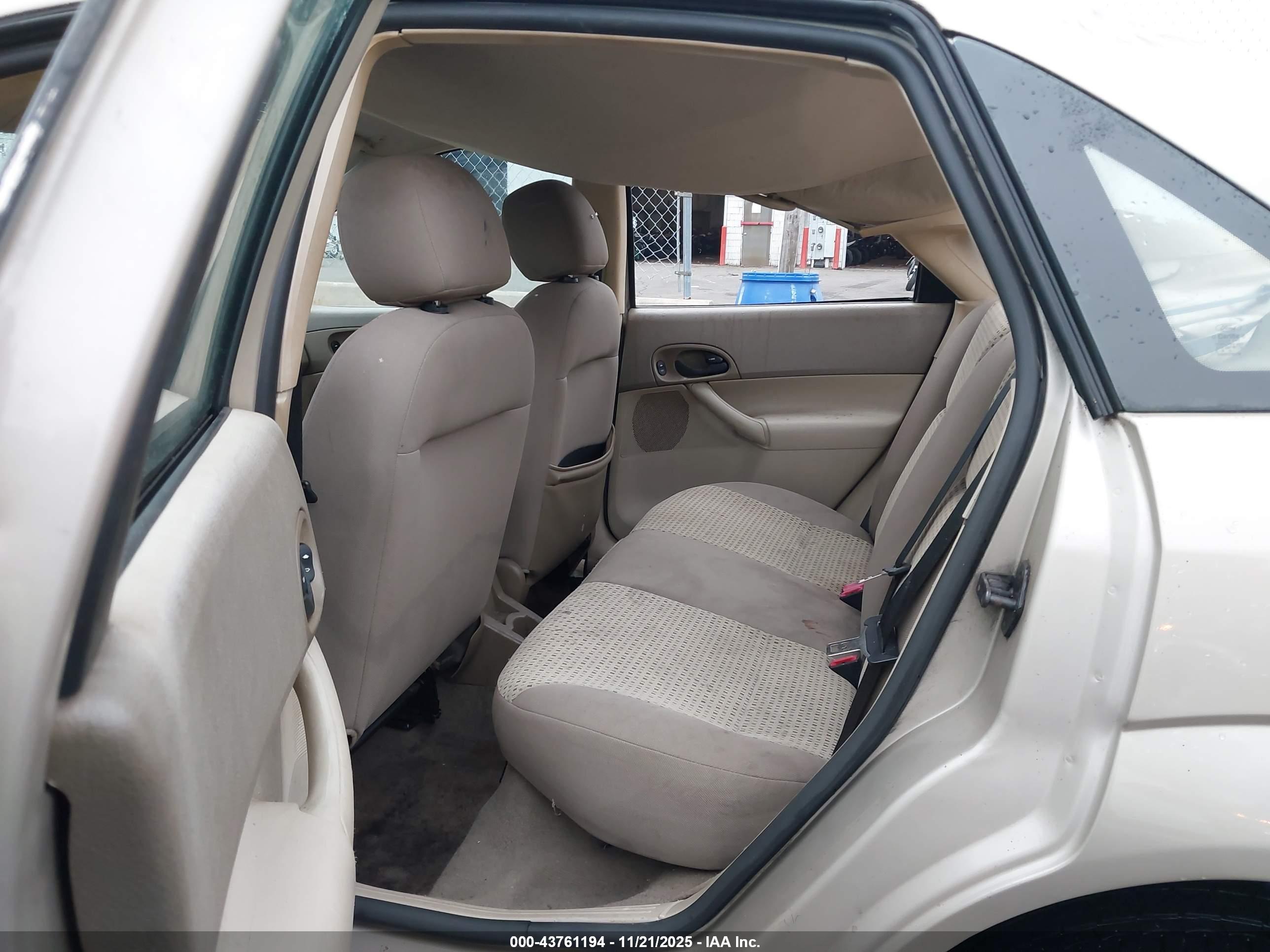 FORD FOCUS image 8