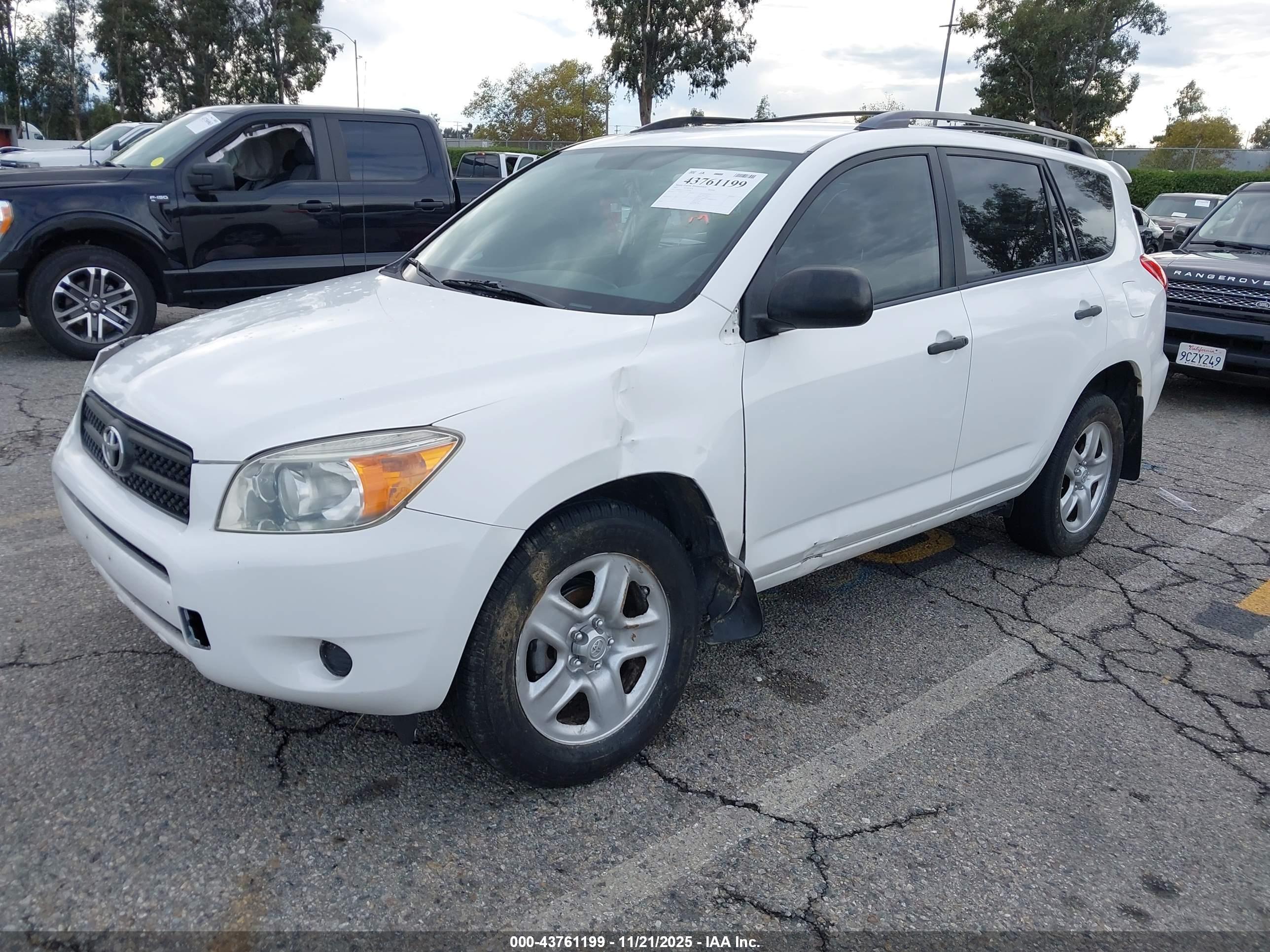TOYOTA RAV4 image 2