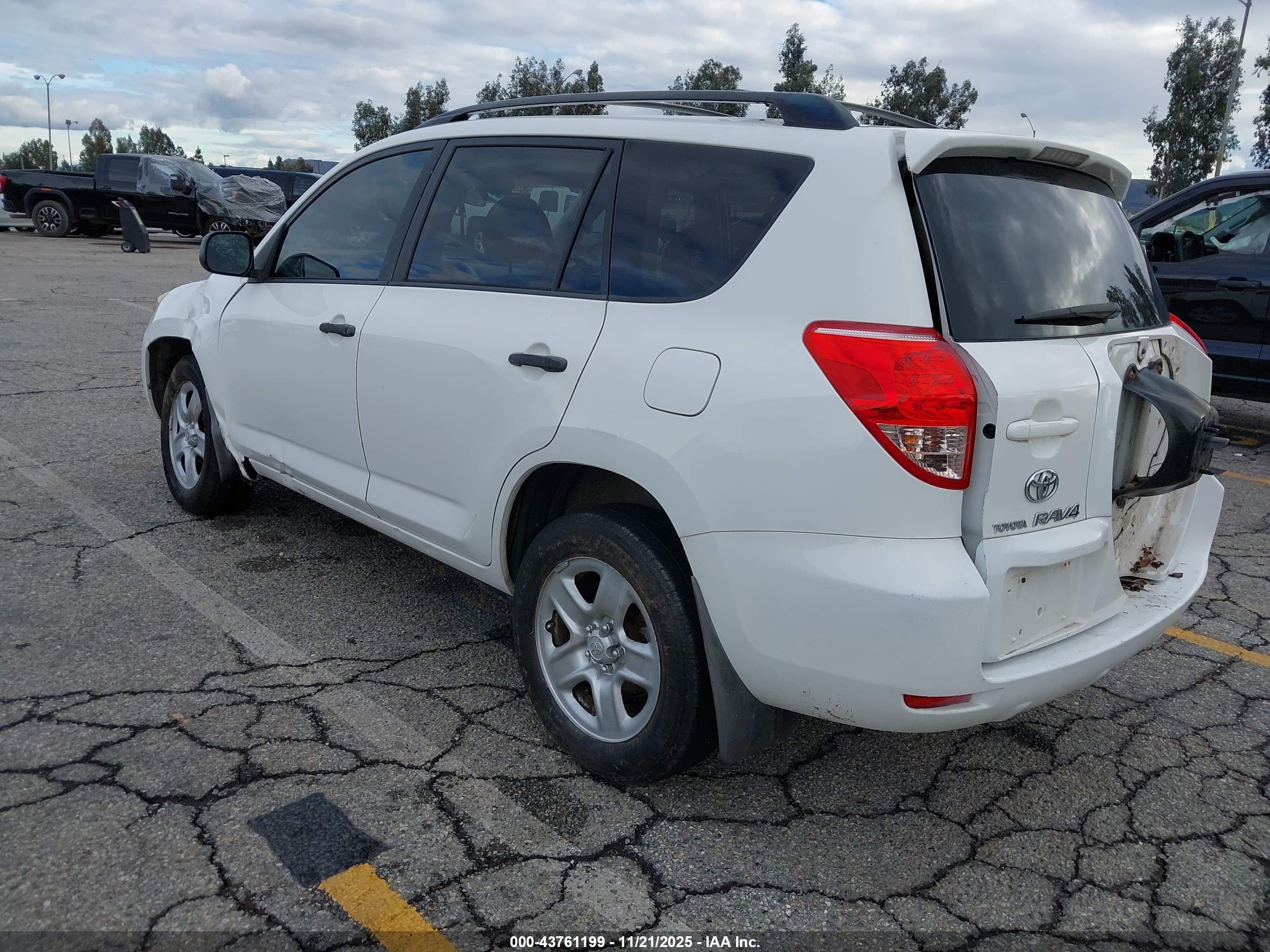 TOYOTA RAV4 image 3
