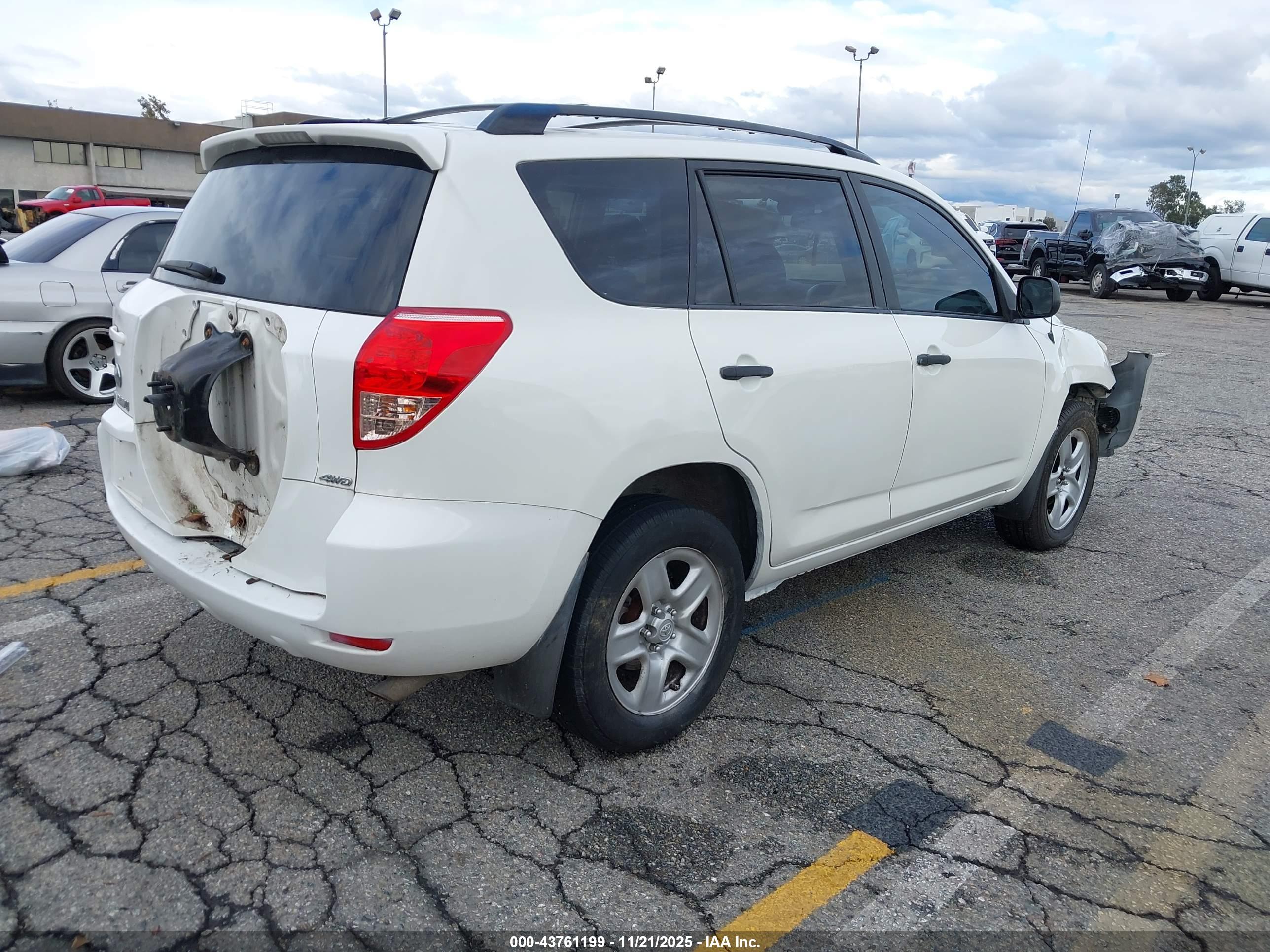 TOYOTA RAV4 image 4