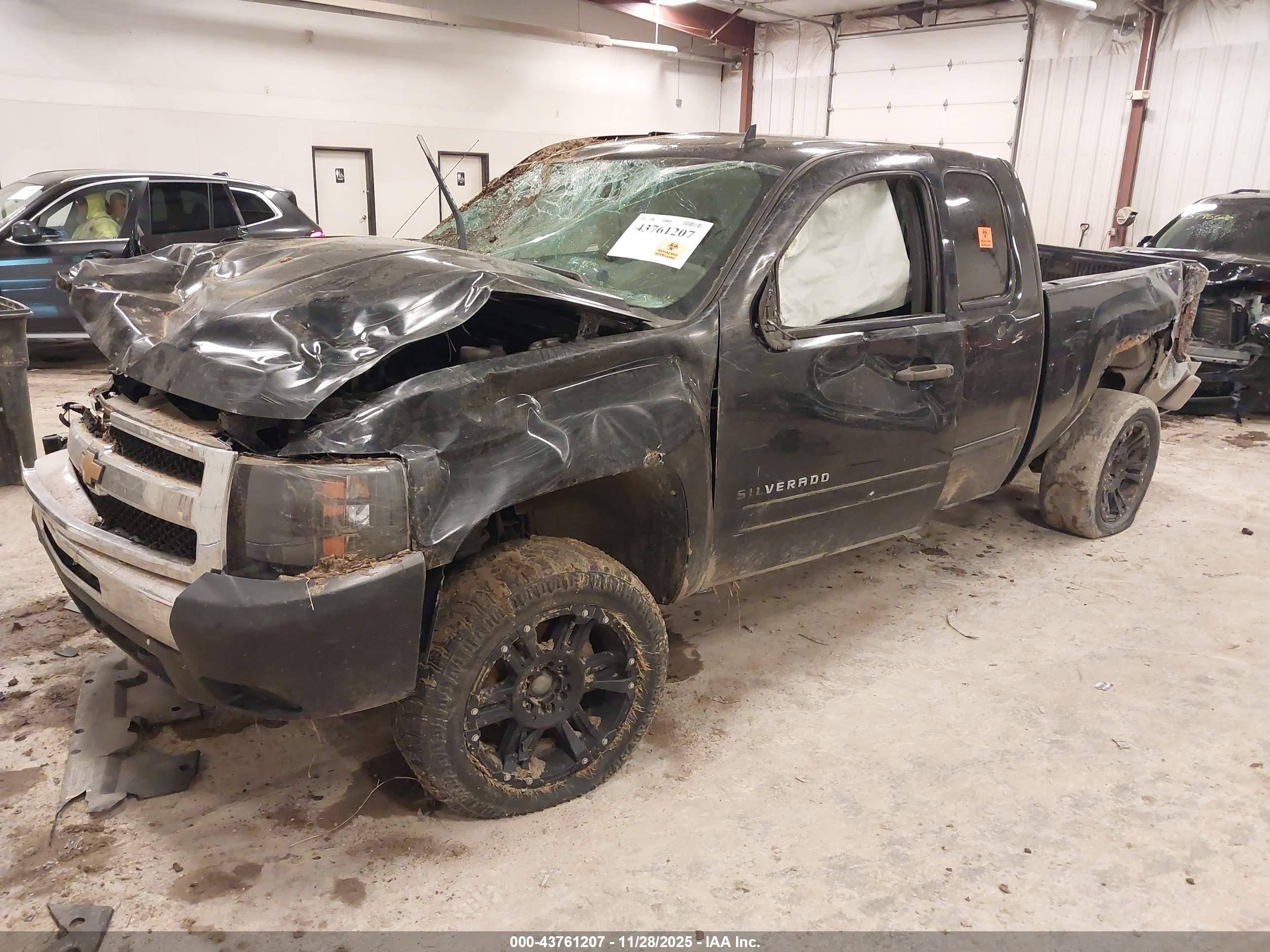 CHEVROLET SILVERADO image 2