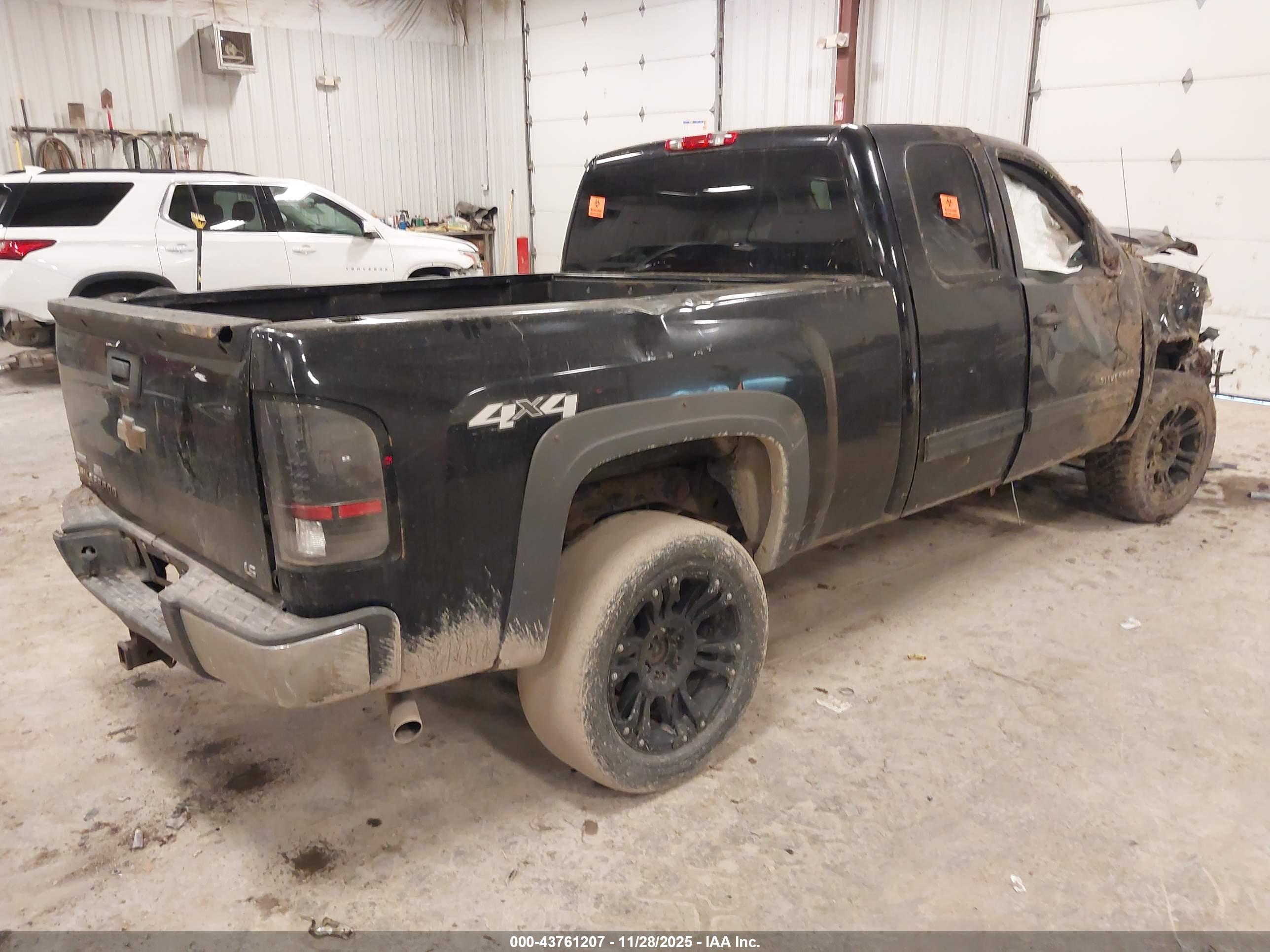 CHEVROLET SILVERADO image 4