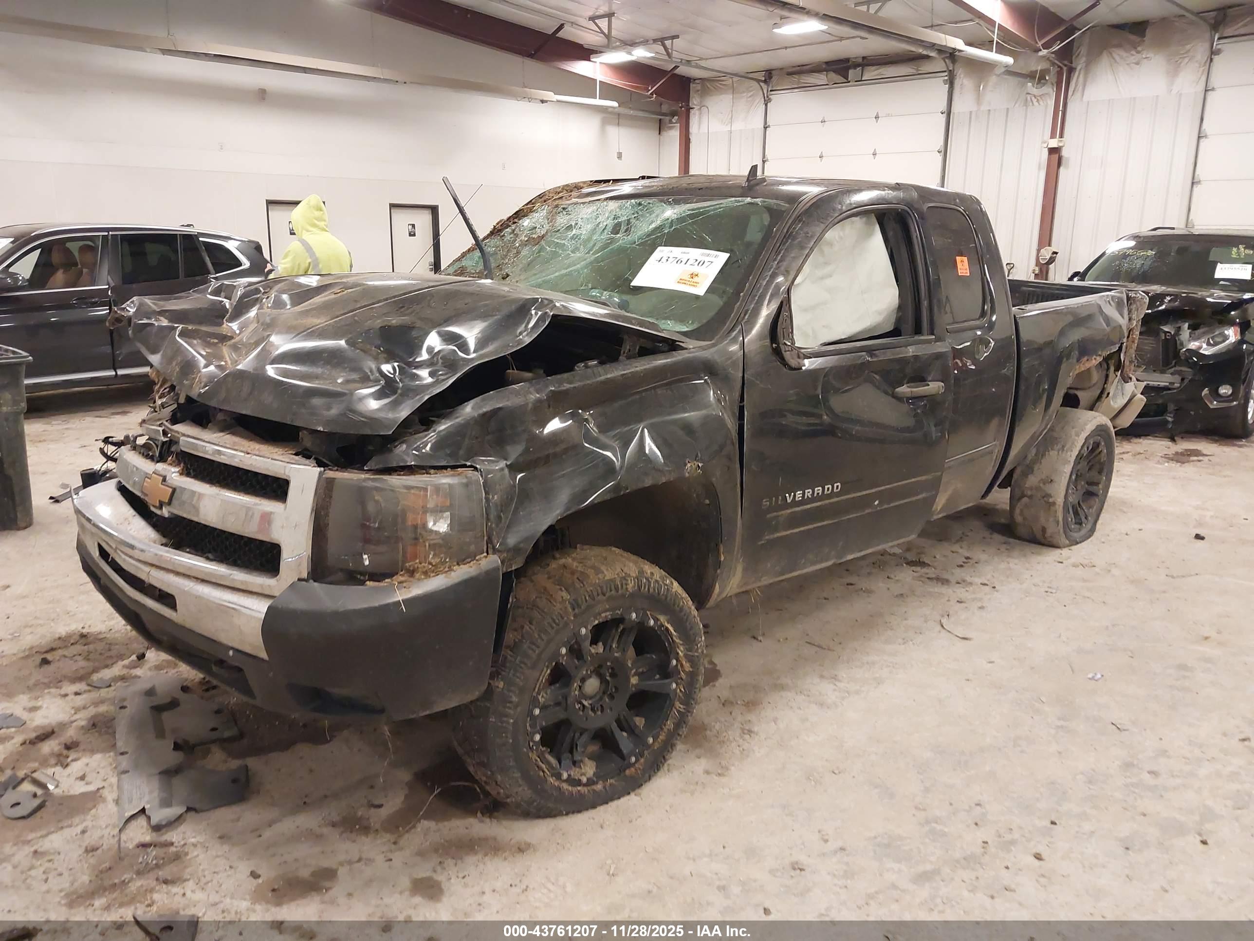 CHEVROLET SILVERADO image 6
