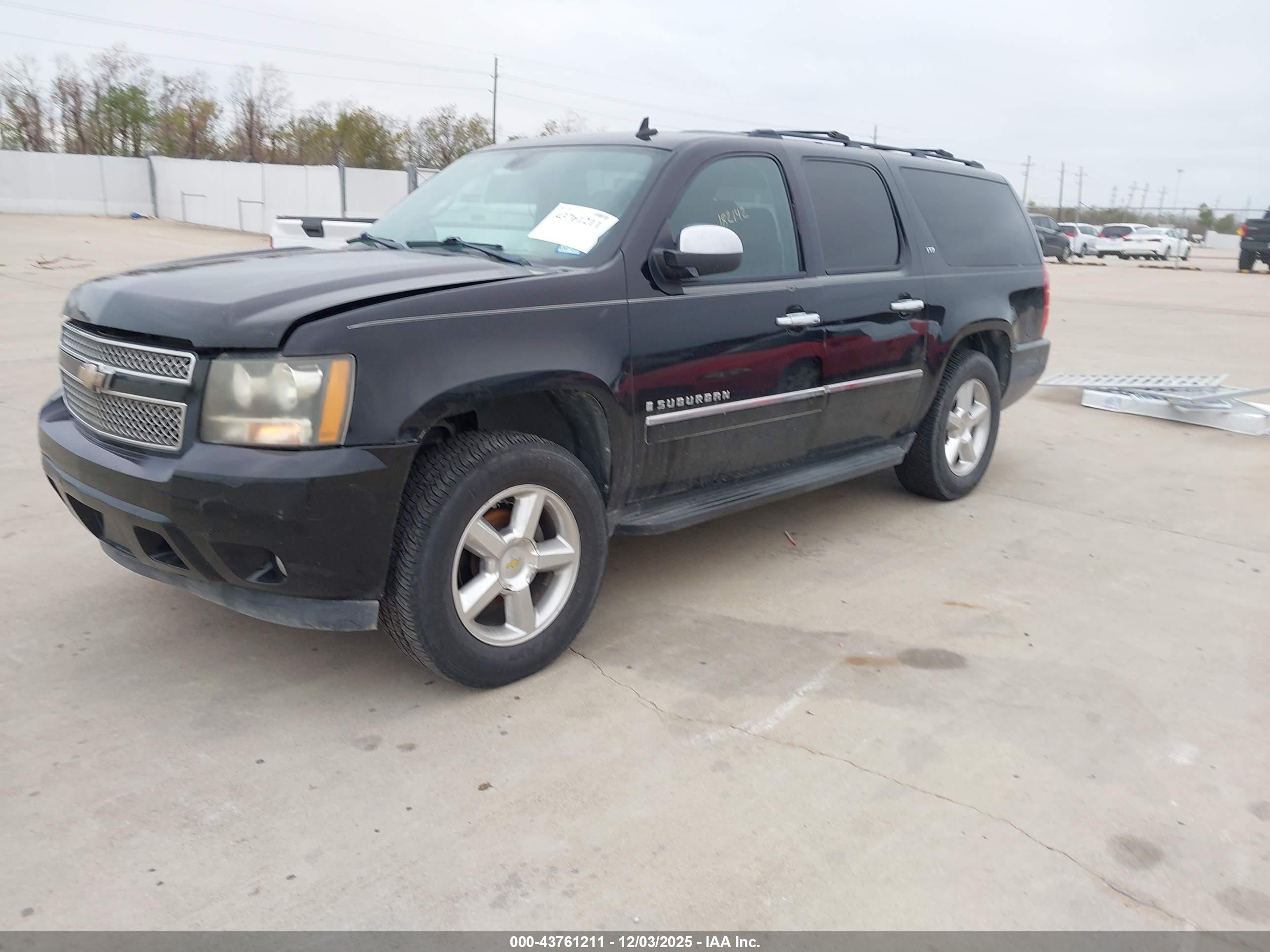 CHEVROLET SUBURBAN image 2