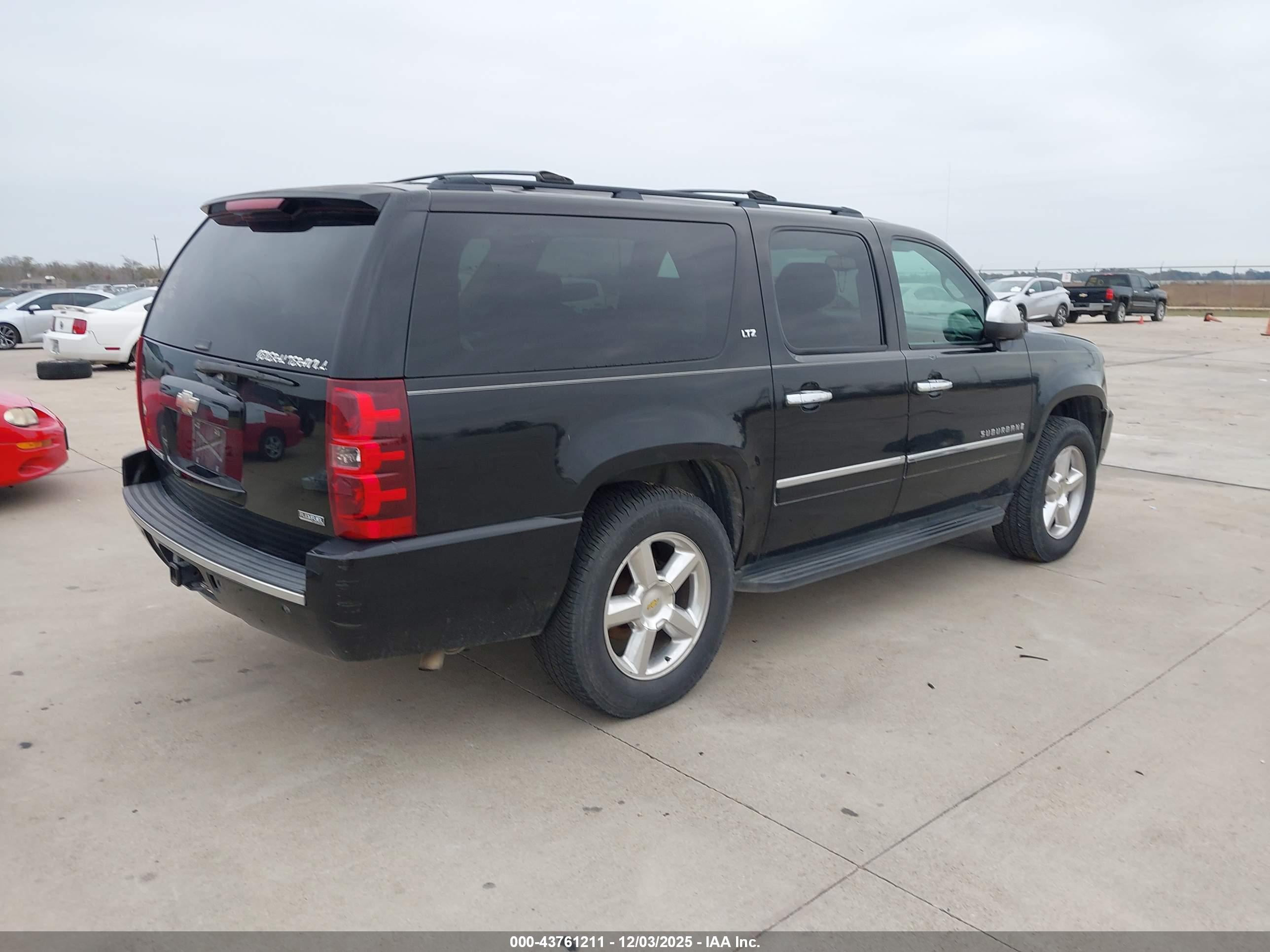 CHEVROLET SUBURBAN image 4