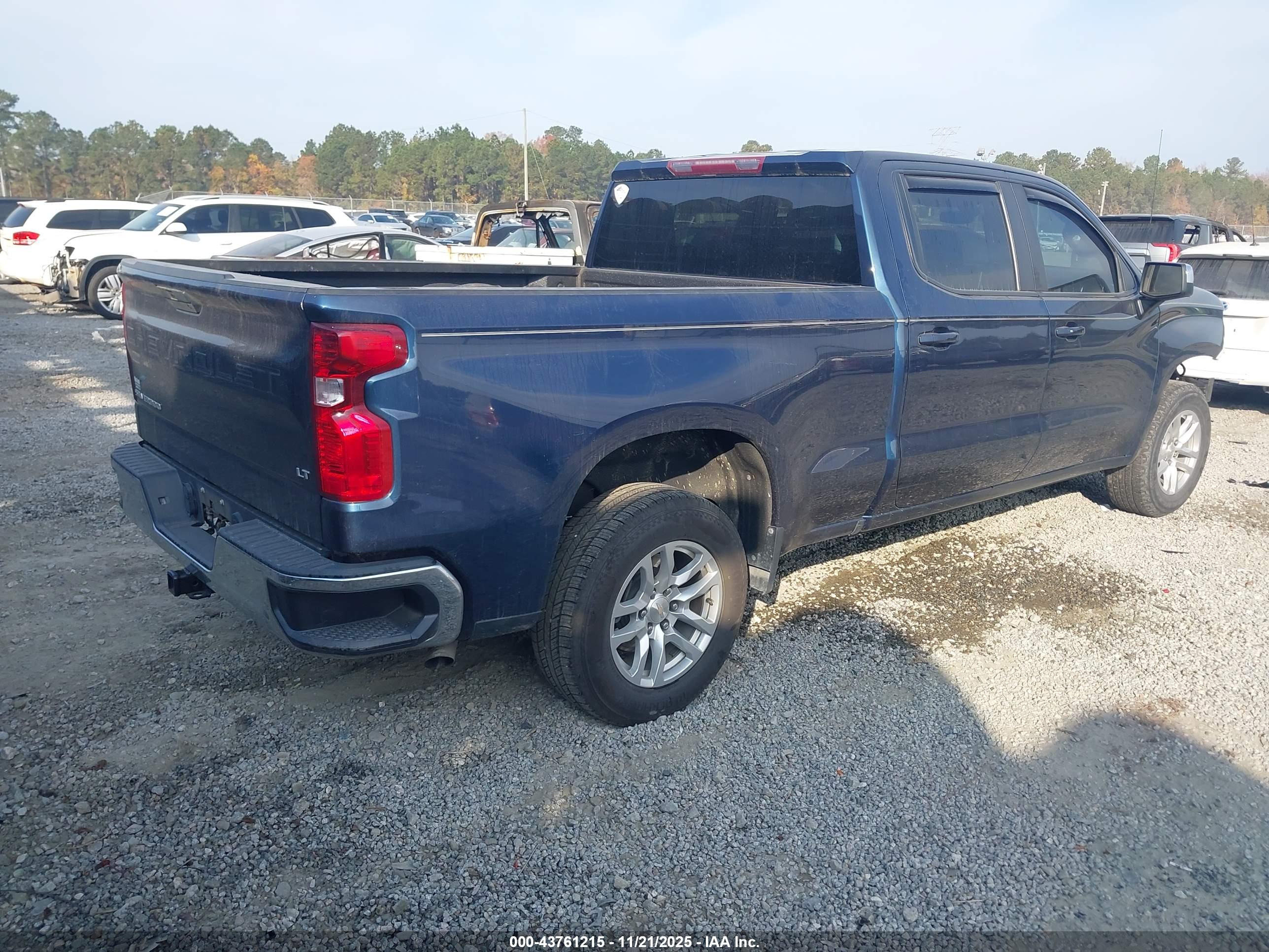 CHEVROLET SILVERADO image 4