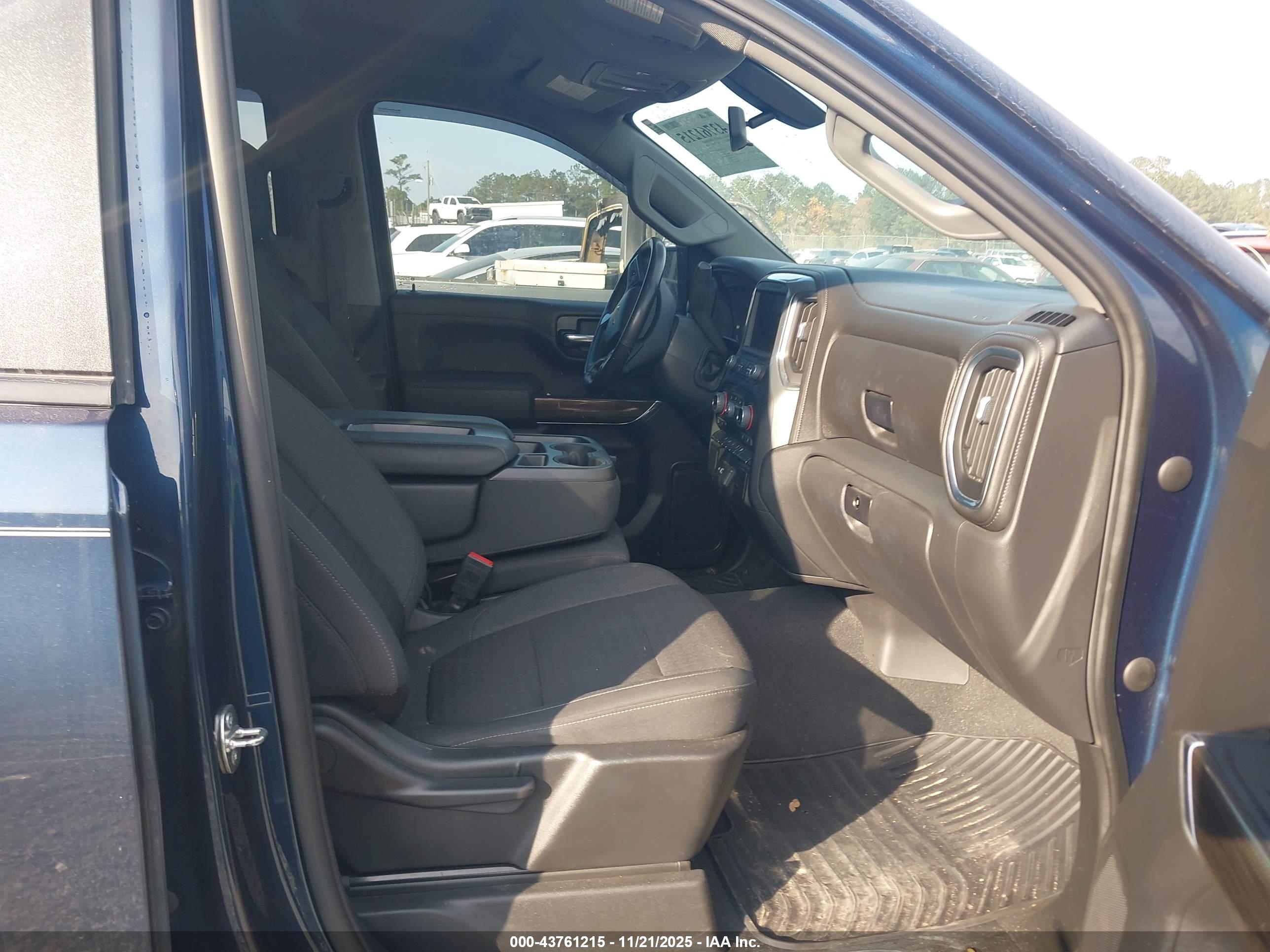 CHEVROLET SILVERADO image 5