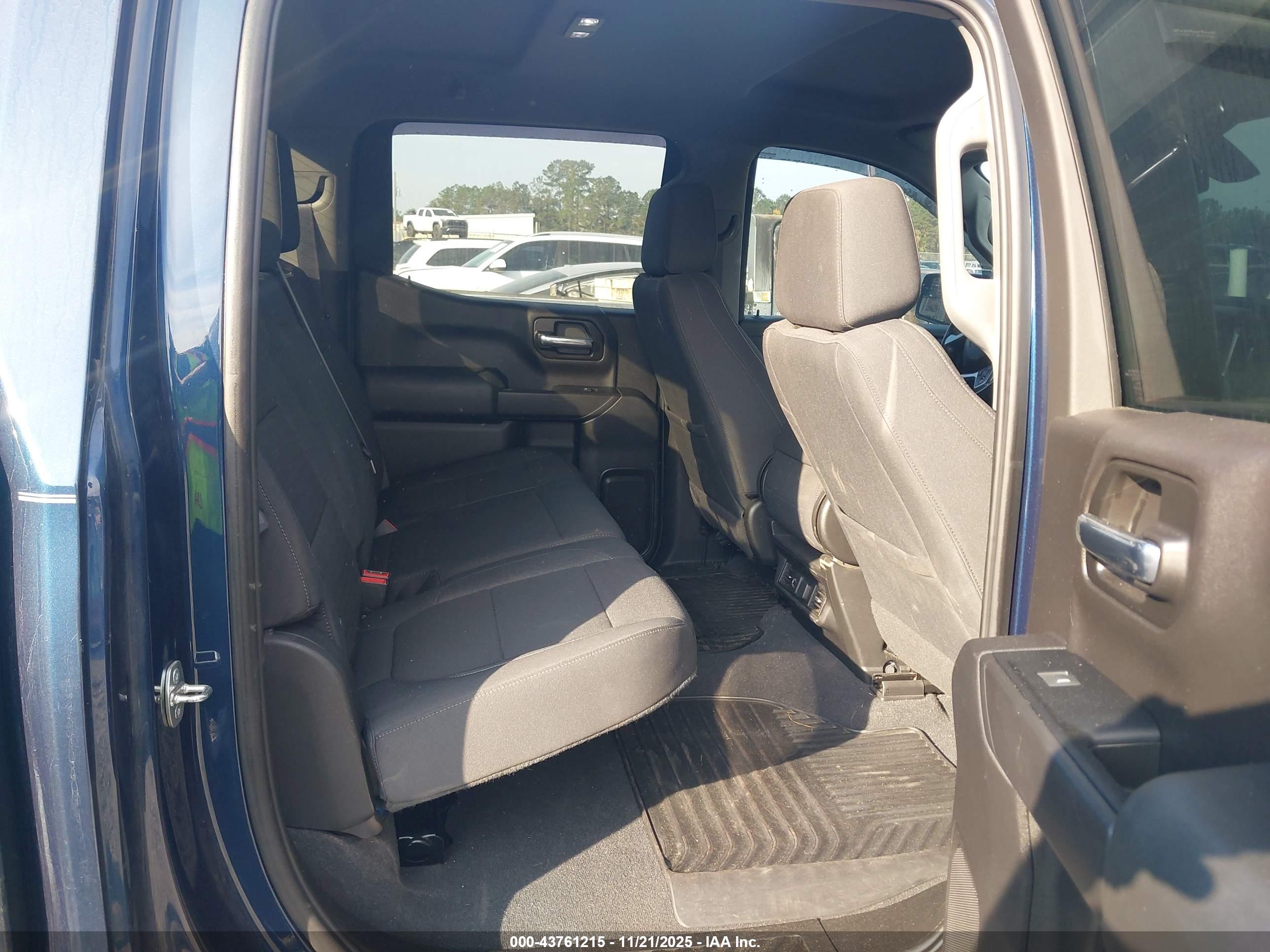 CHEVROLET SILVERADO image 8