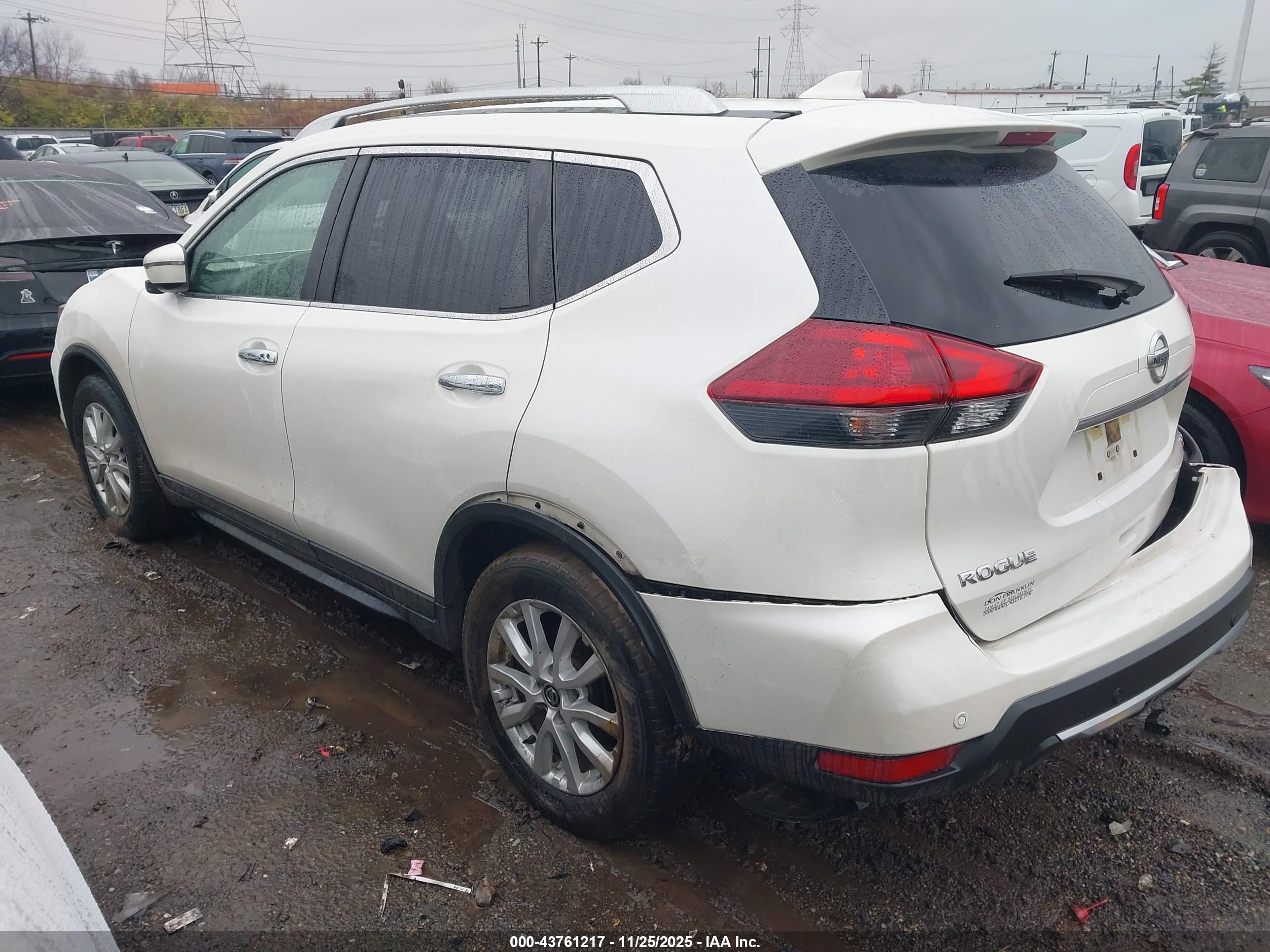 NISSAN ROGUE image 3