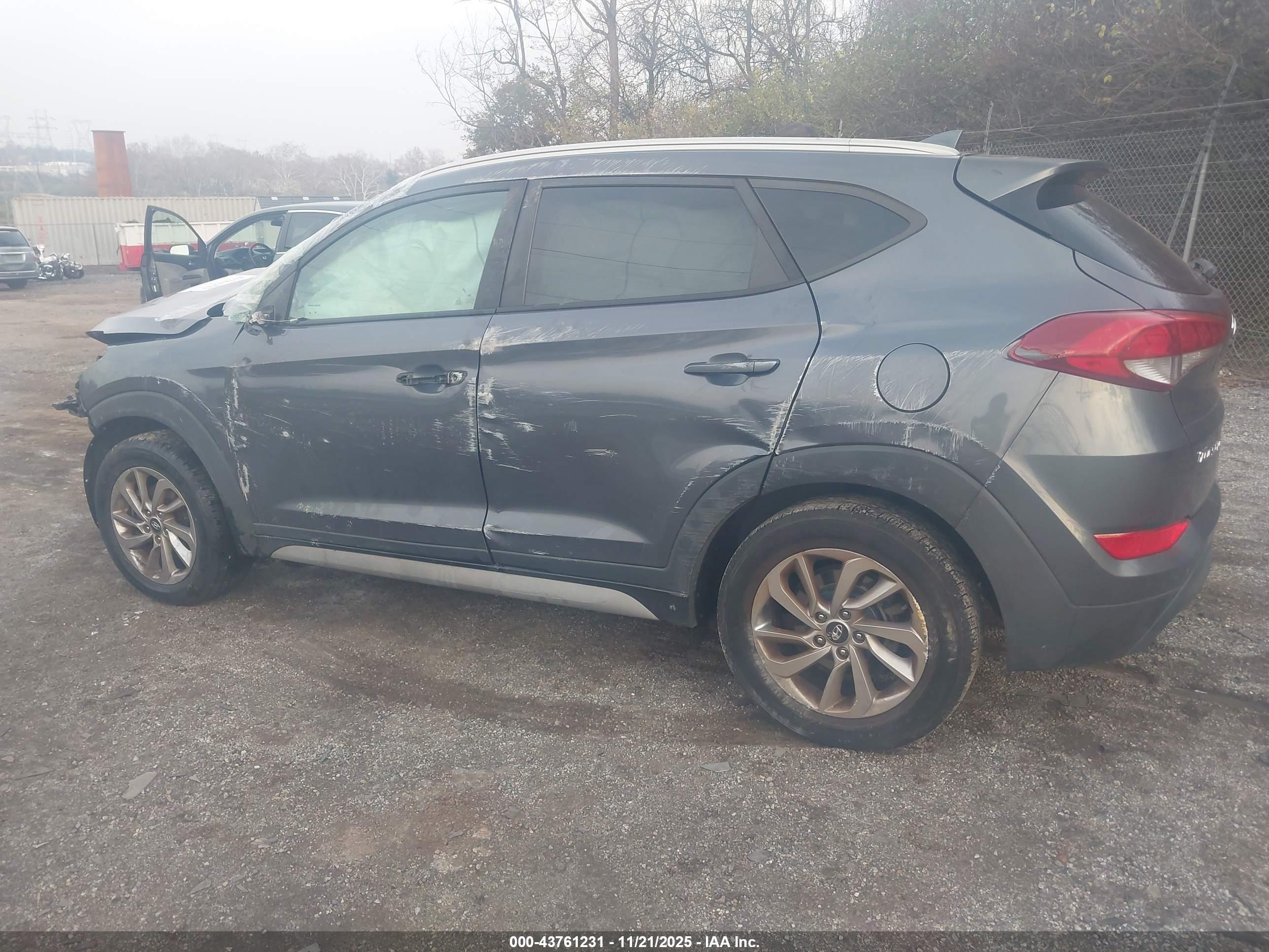 HYUNDAI TUCSON image 3