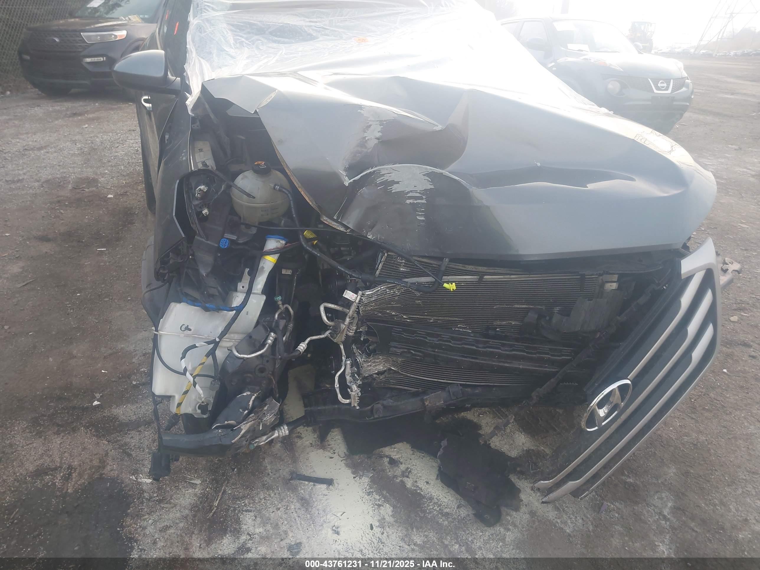 HYUNDAI TUCSON image 6