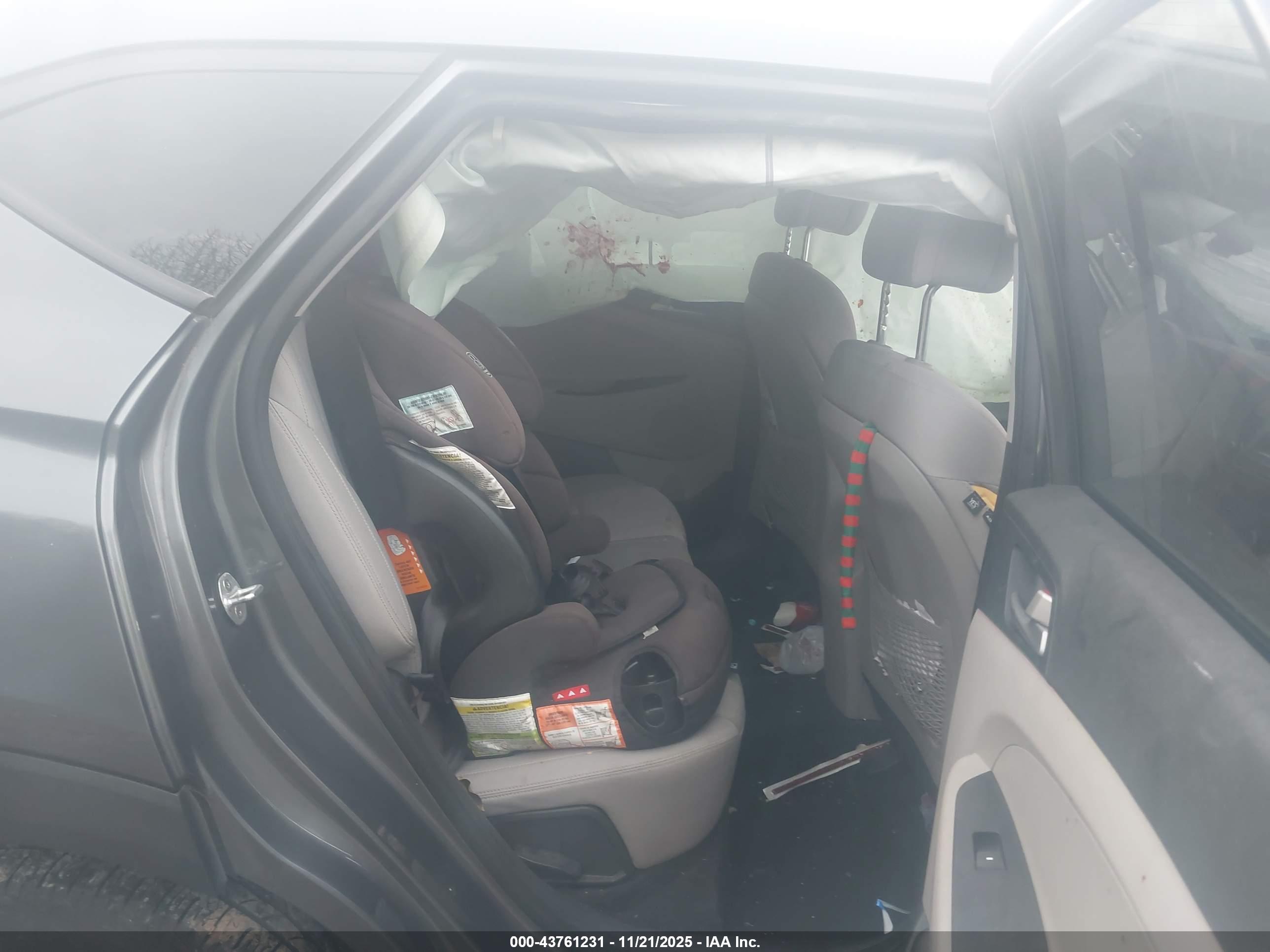 HYUNDAI TUCSON image 8