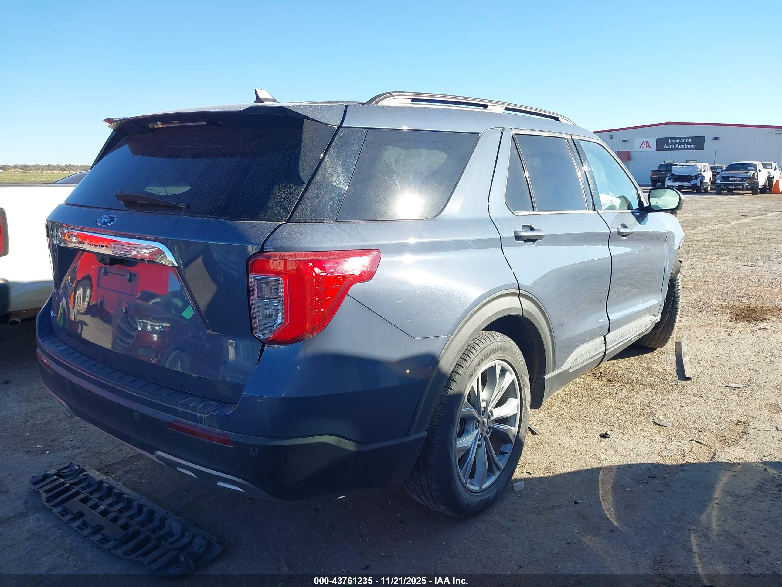 FORD EXPLORER image 4