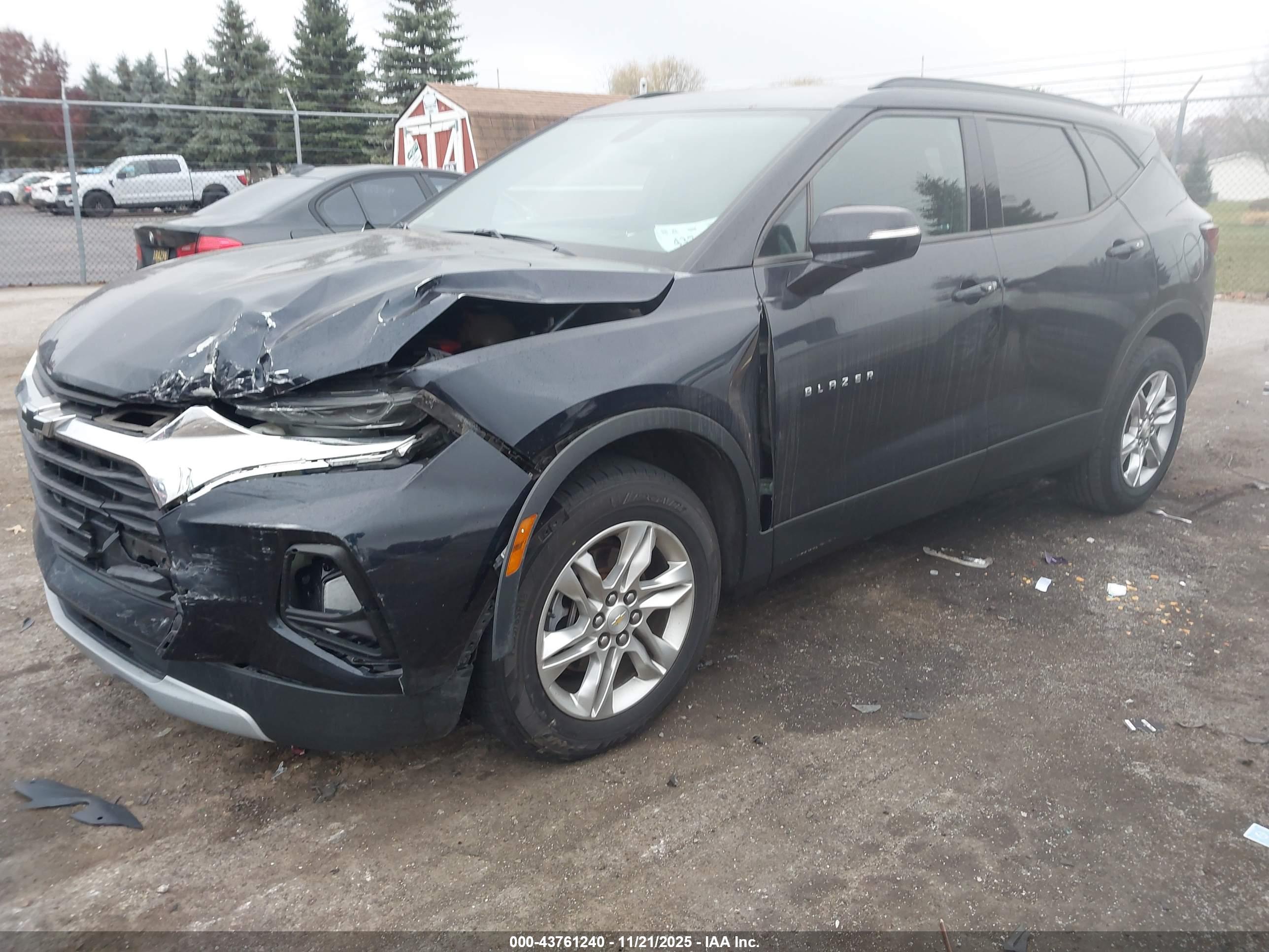 CHEVROLET BLAZER image 2