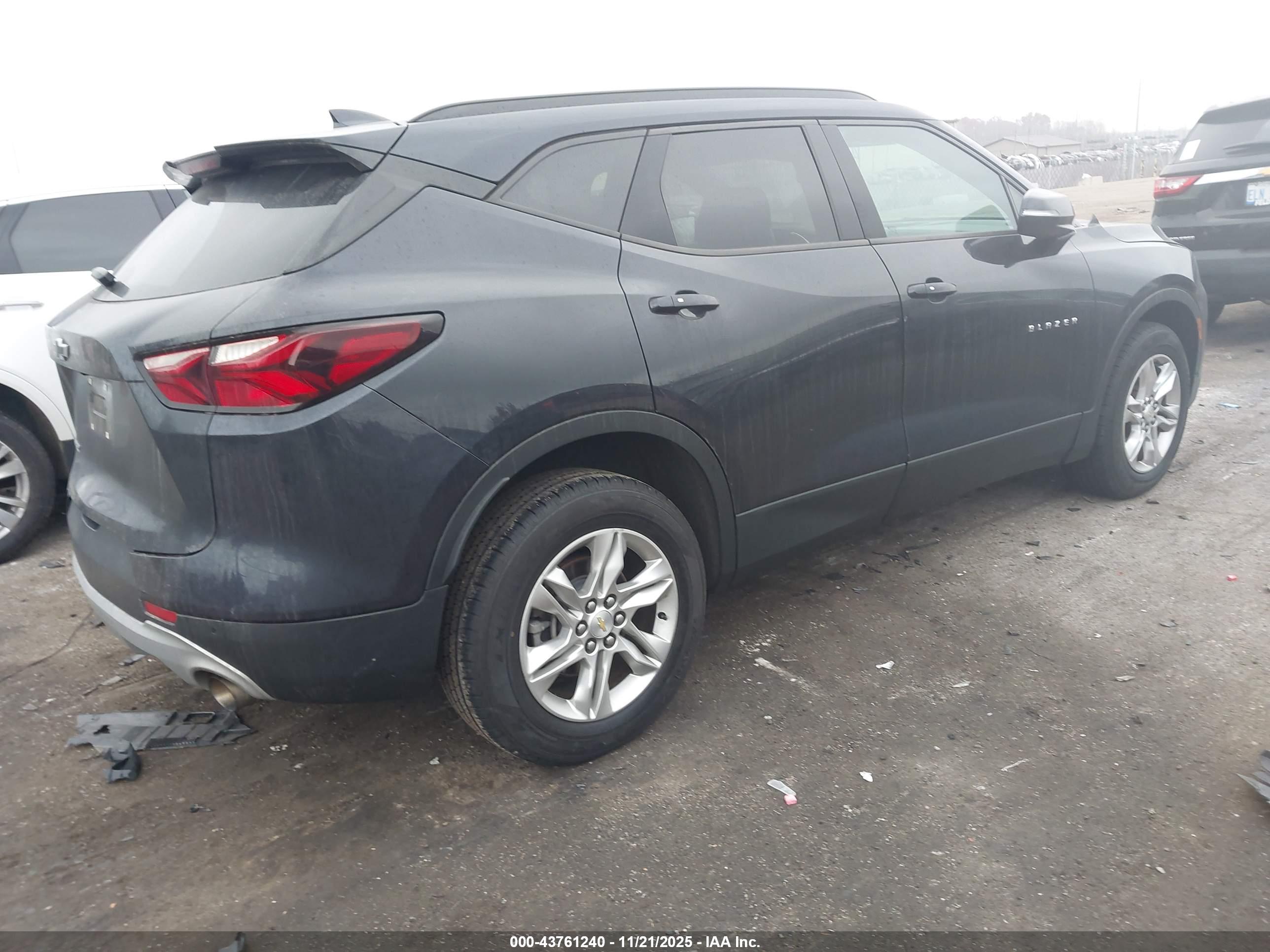 CHEVROLET BLAZER image 4