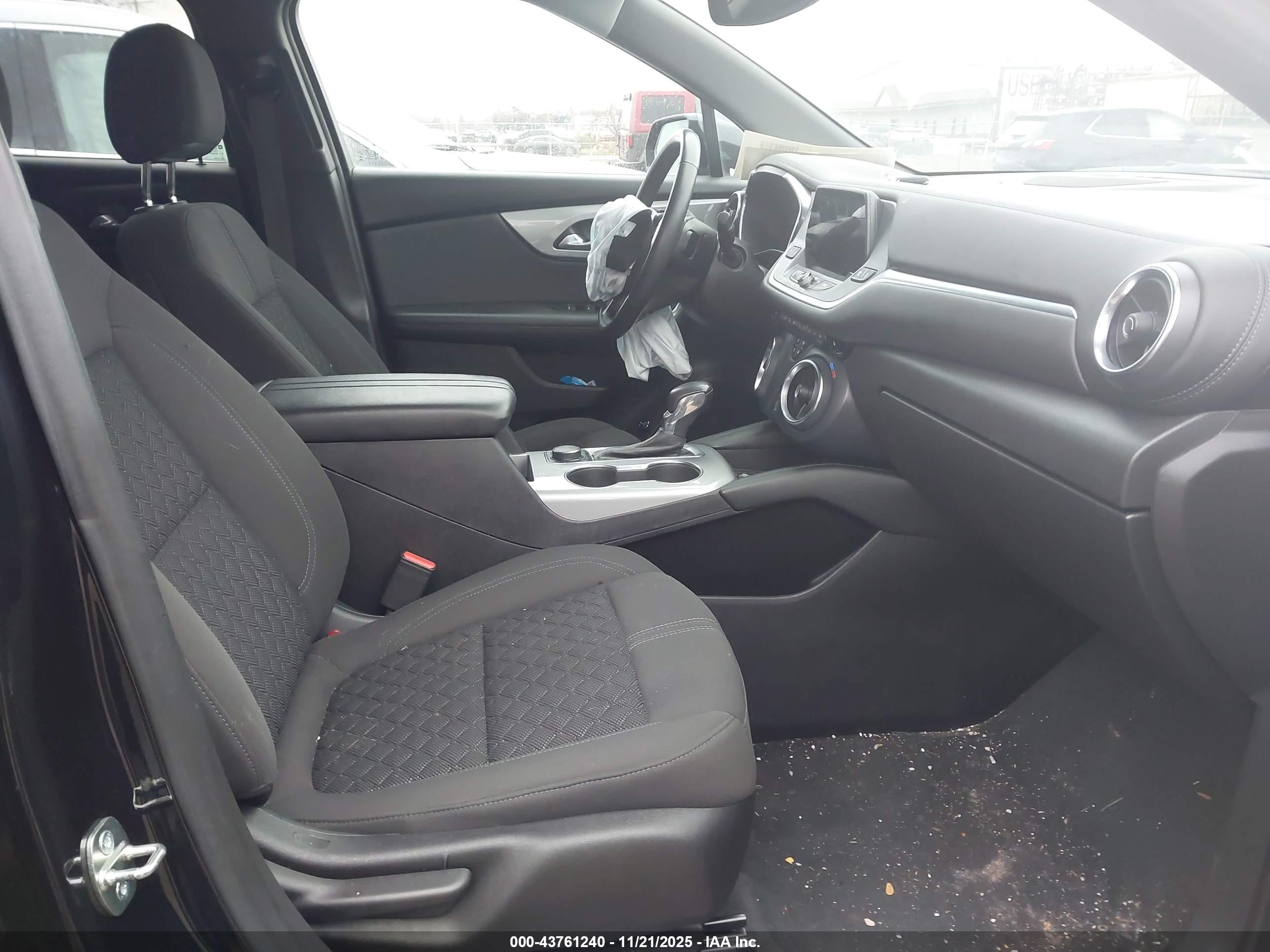 CHEVROLET BLAZER image 5