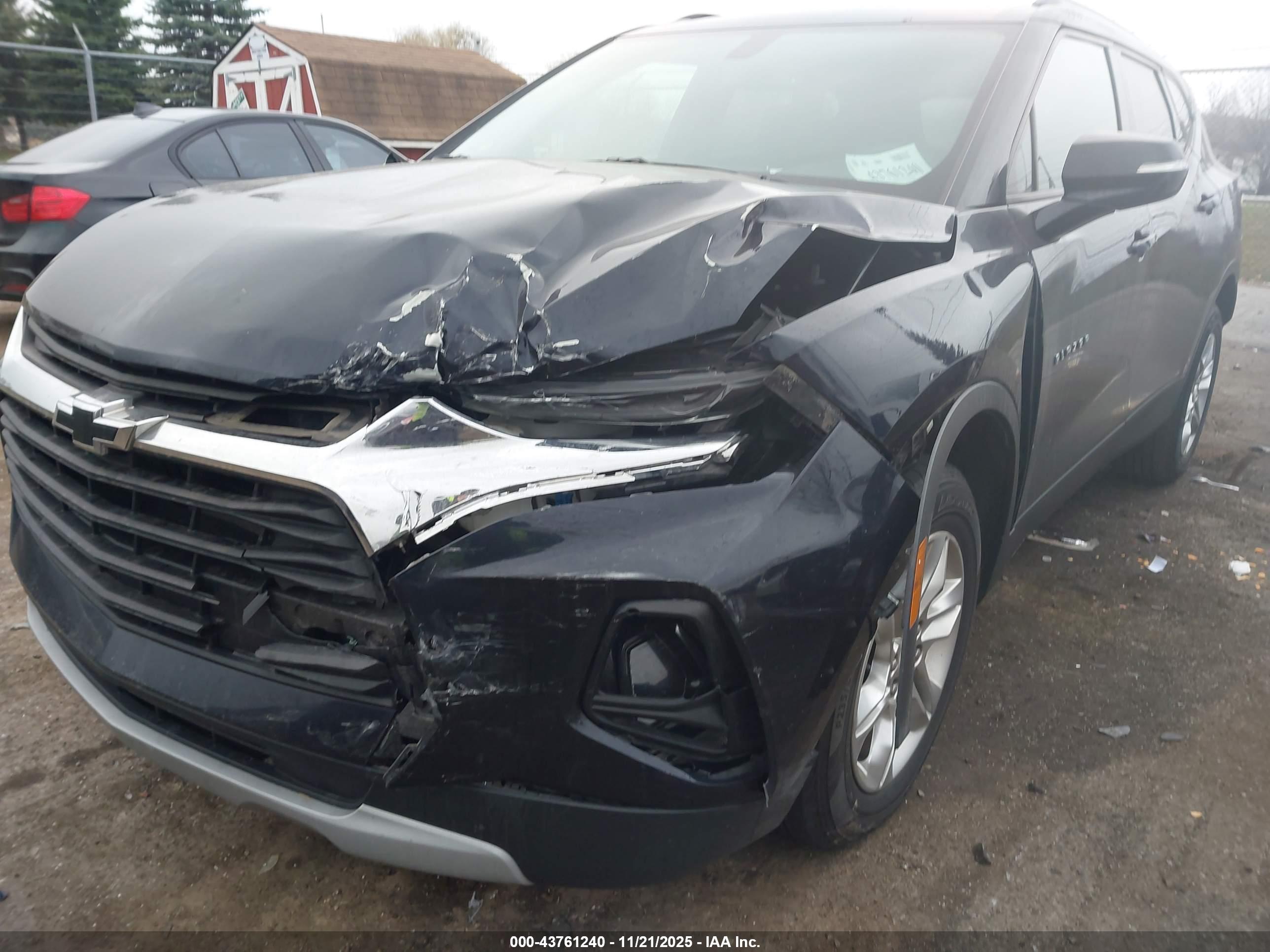 CHEVROLET BLAZER image 6