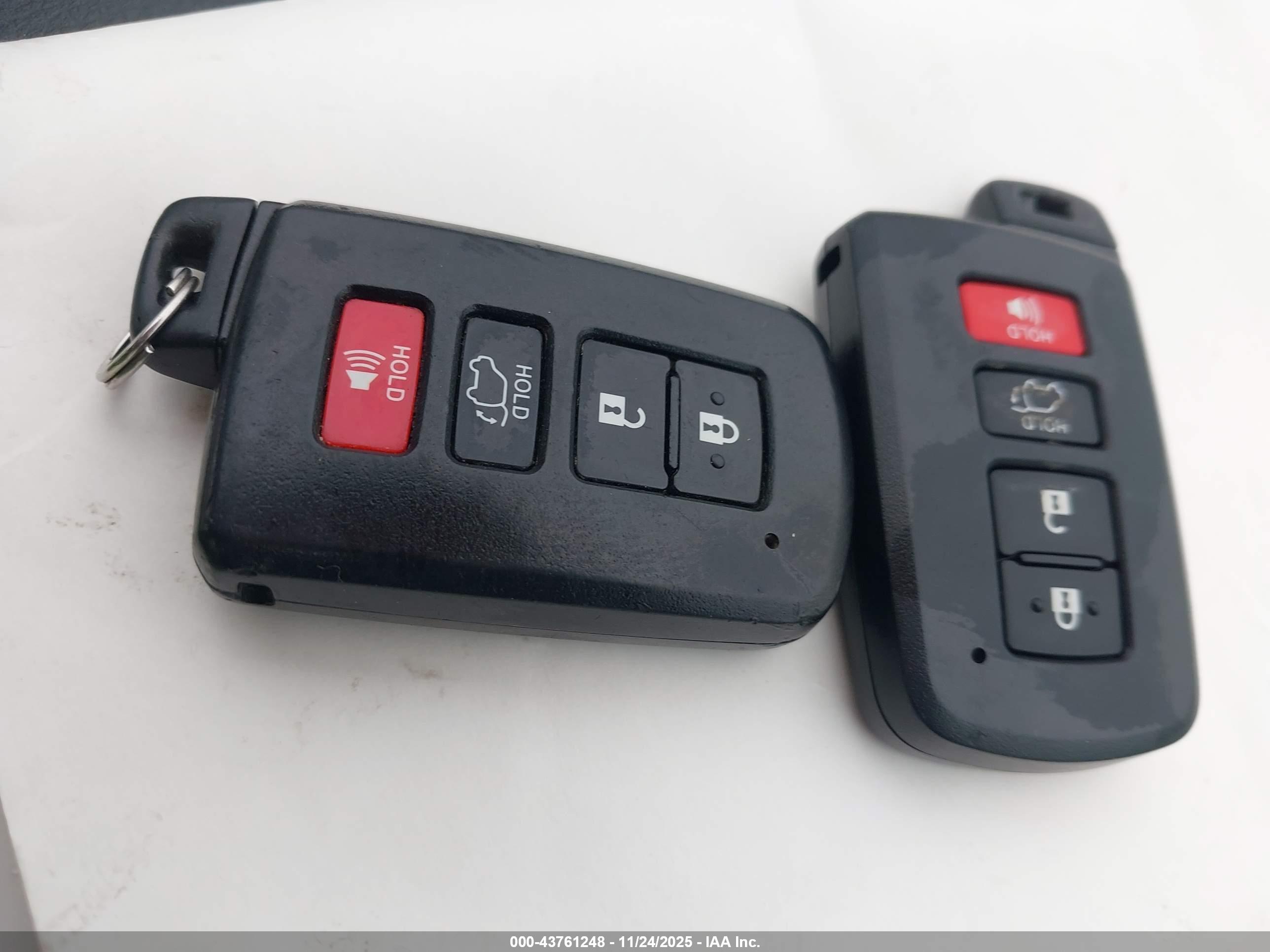 TOYOTA RAV4 image 11