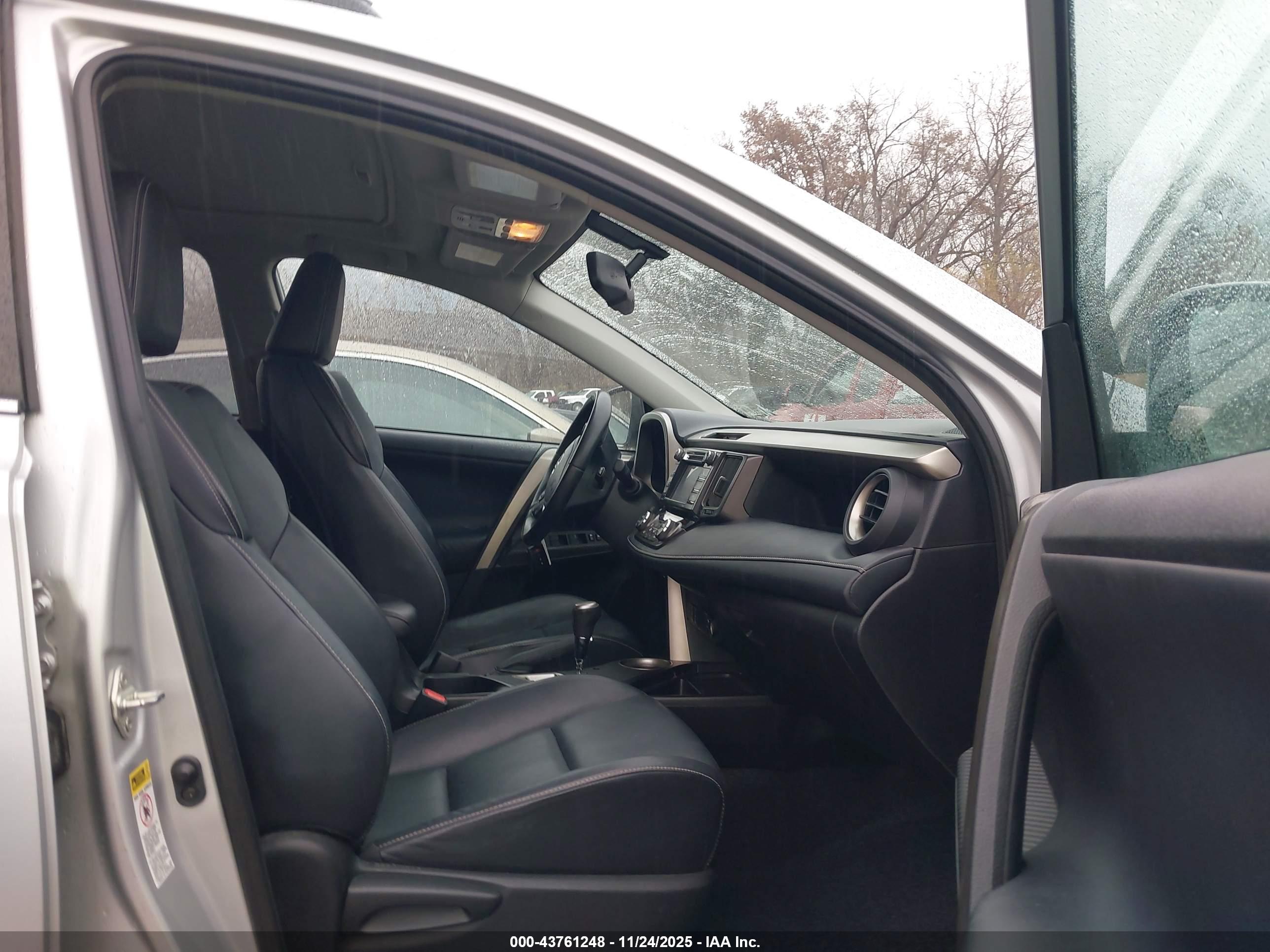 TOYOTA RAV4 image 5