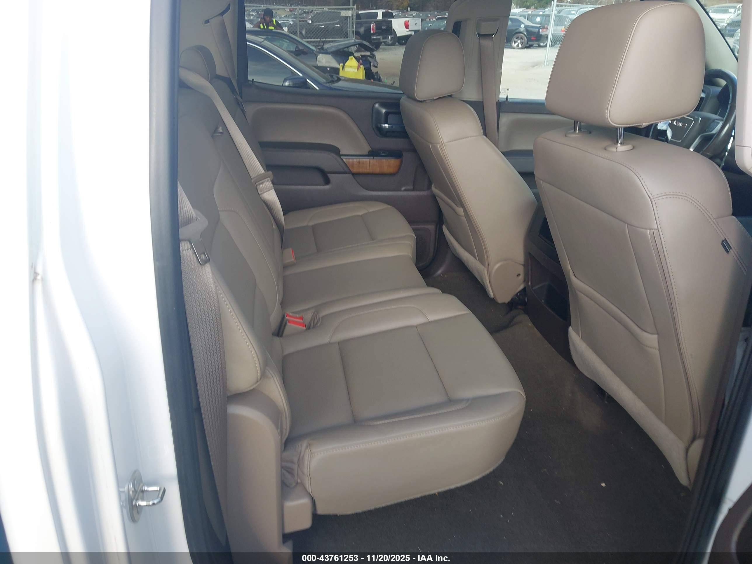 GMC SIERRA image 8
