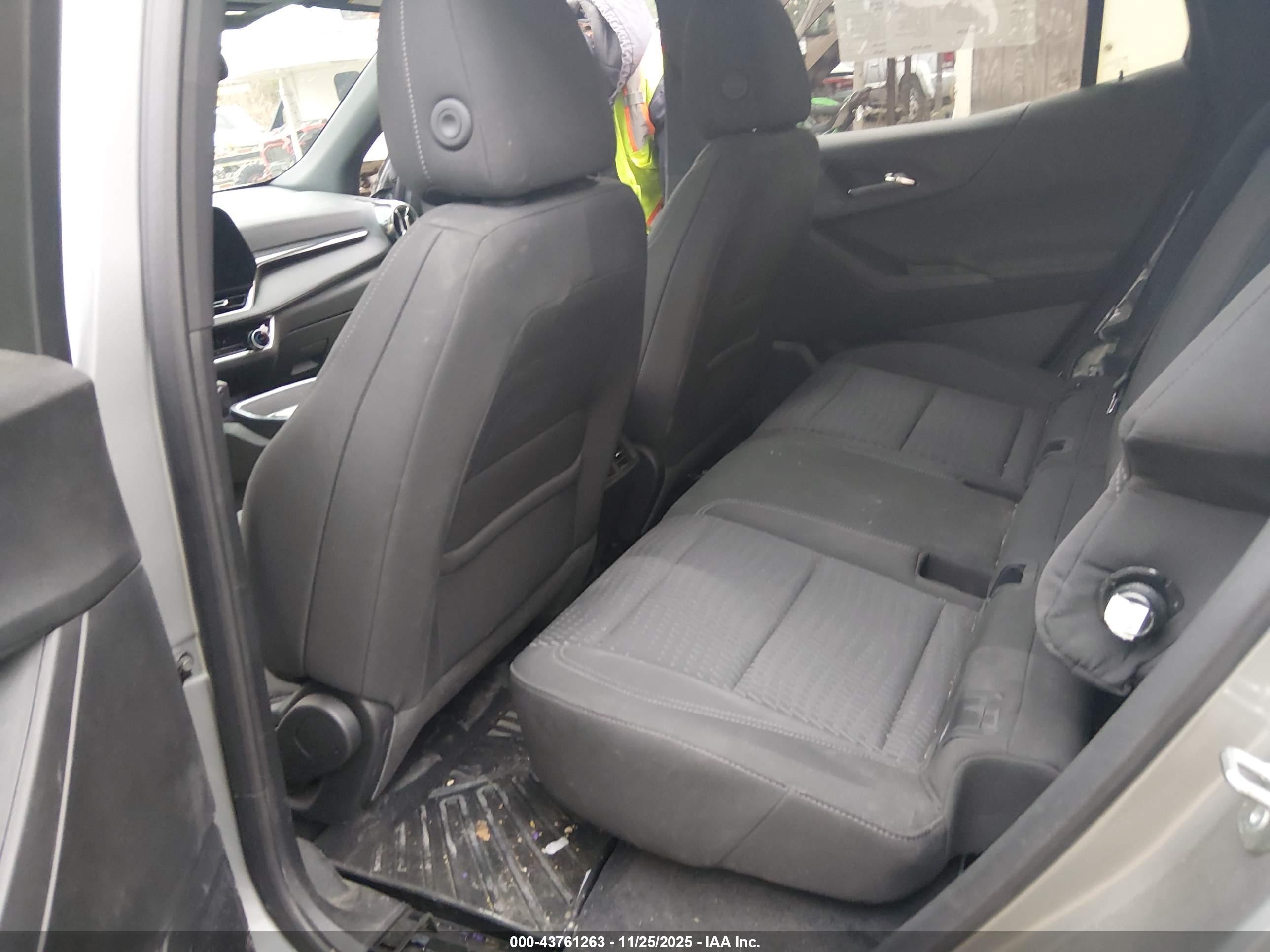 CHEVROLET EQUINOX image 8