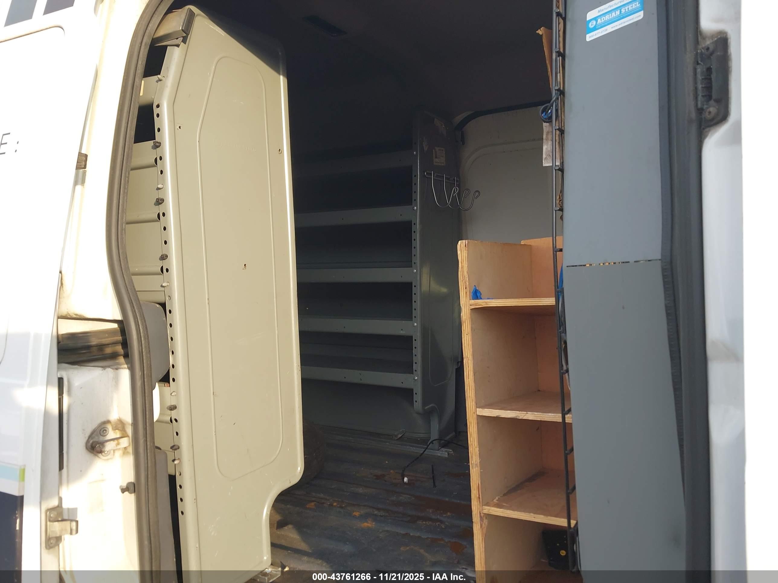 FORD TRANSIT image 8