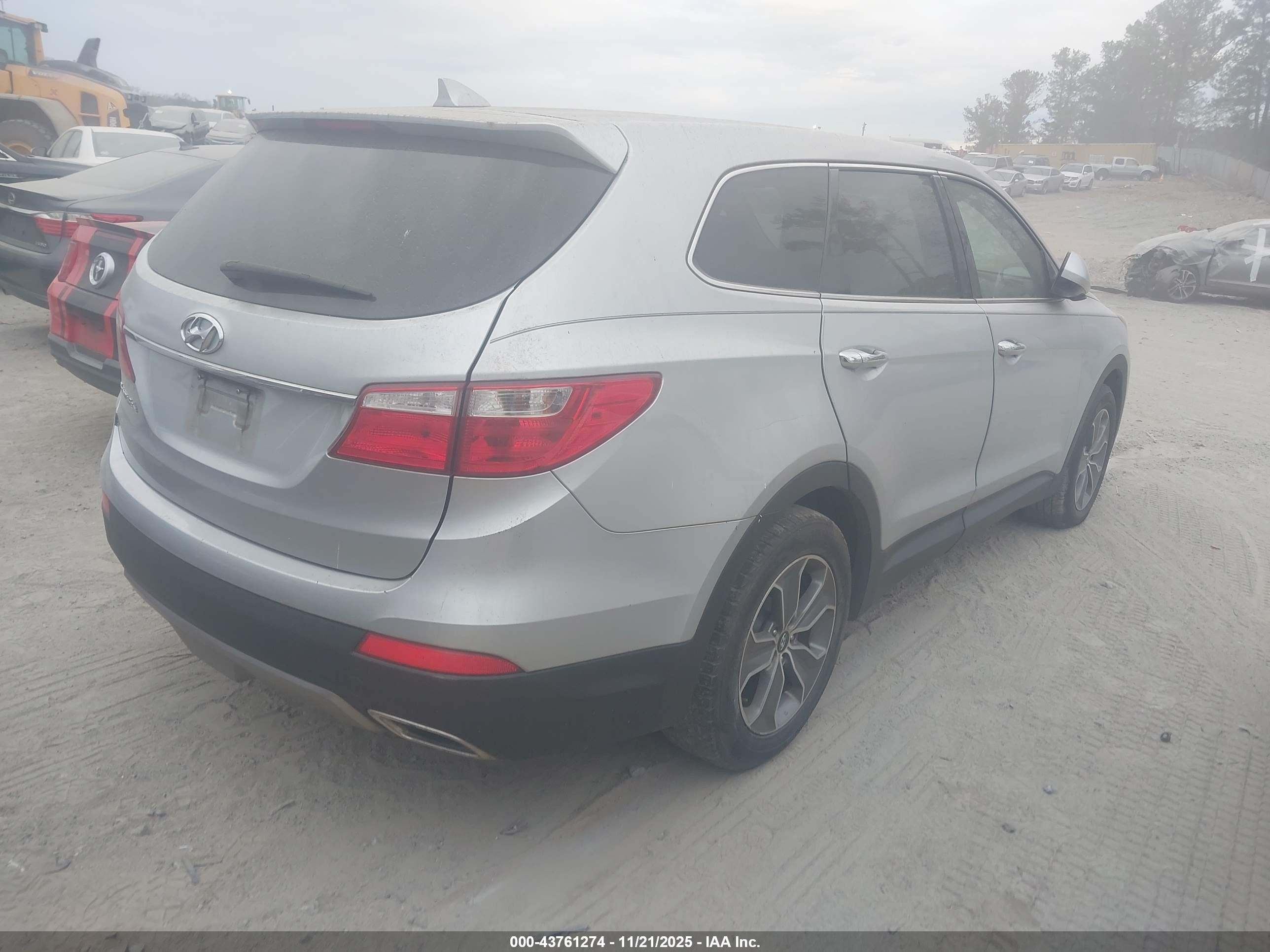 HYUNDAI SANTA image 4