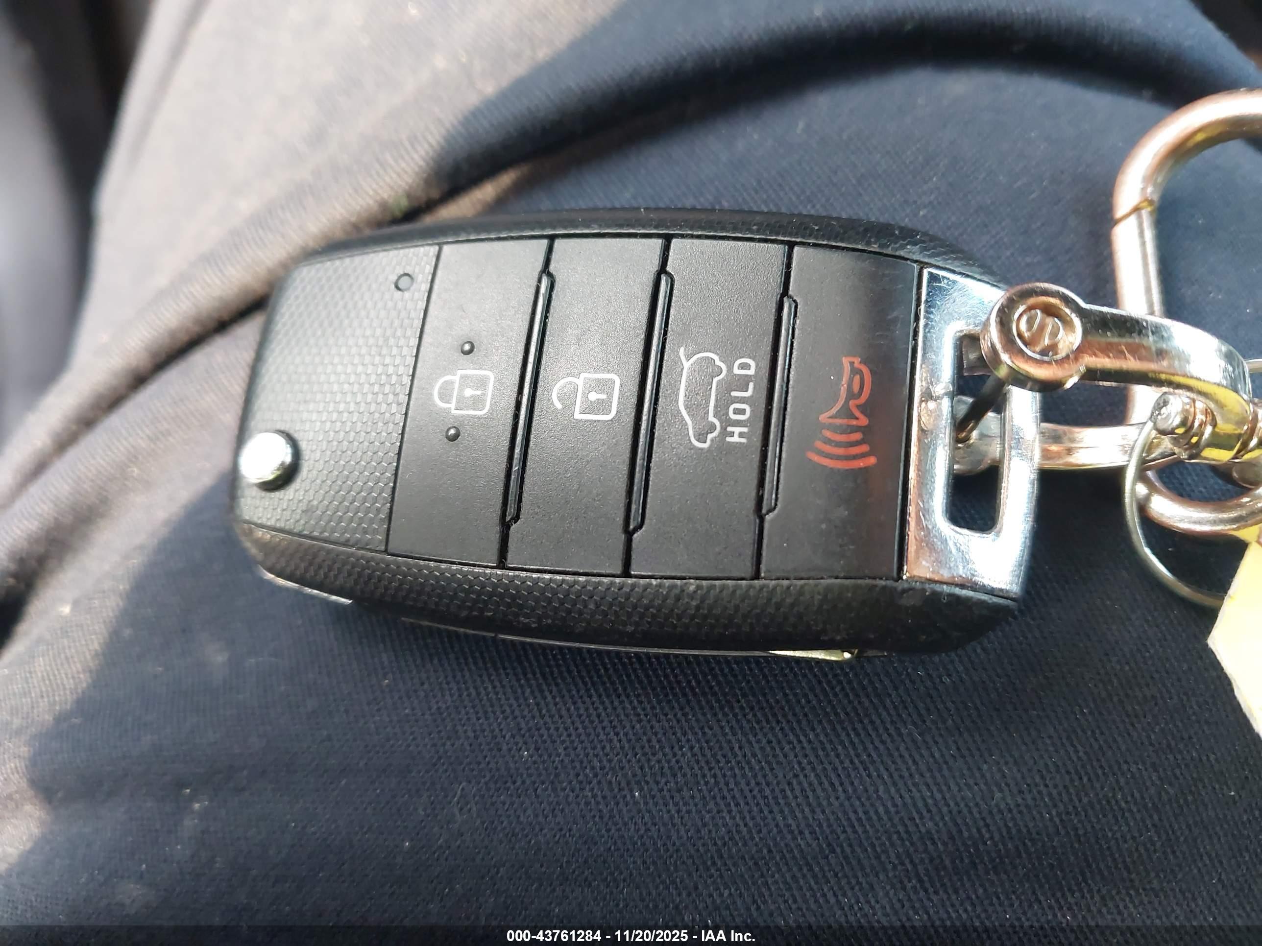 KIA SORENTO image 11