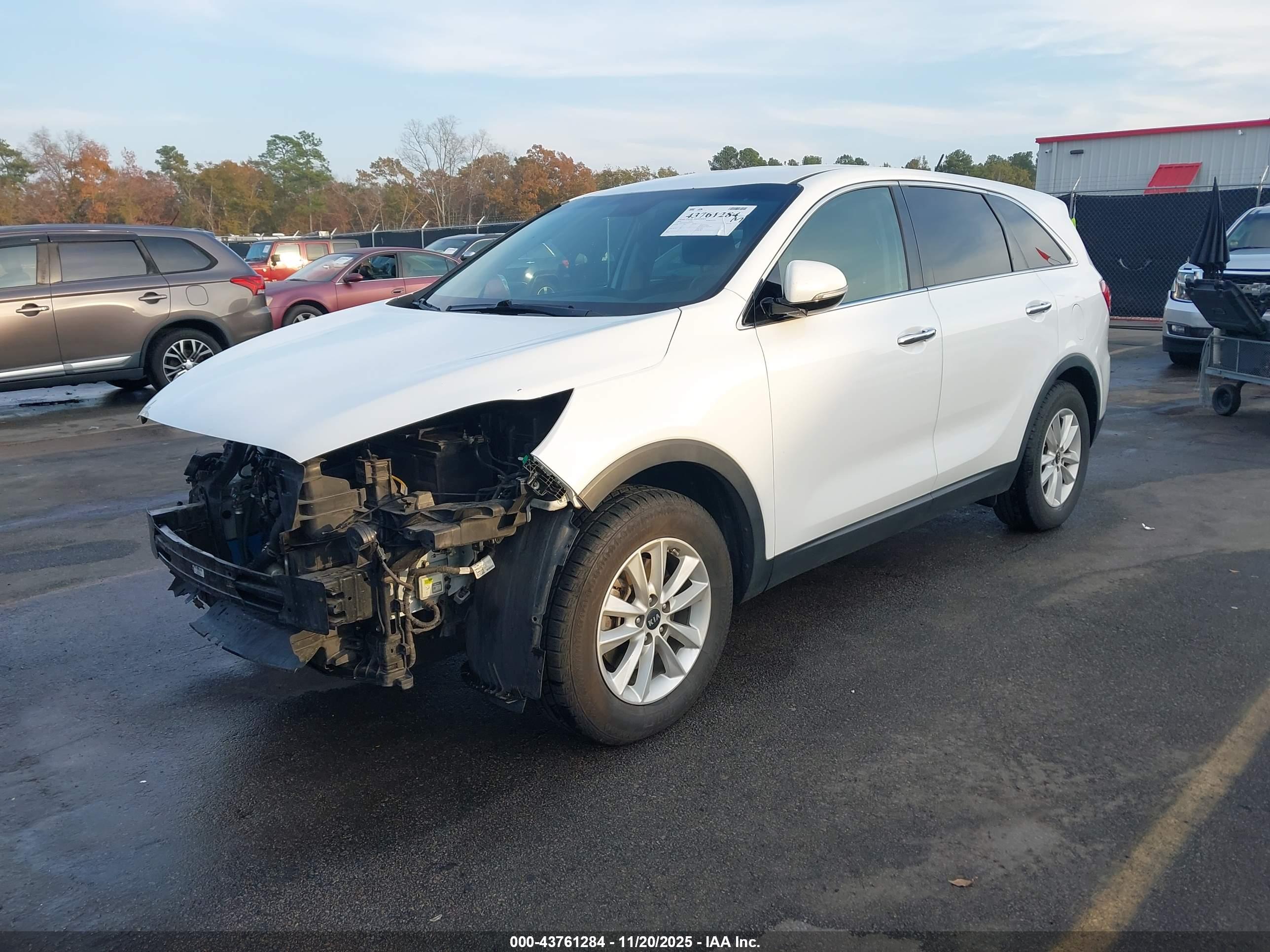KIA SORENTO image 2