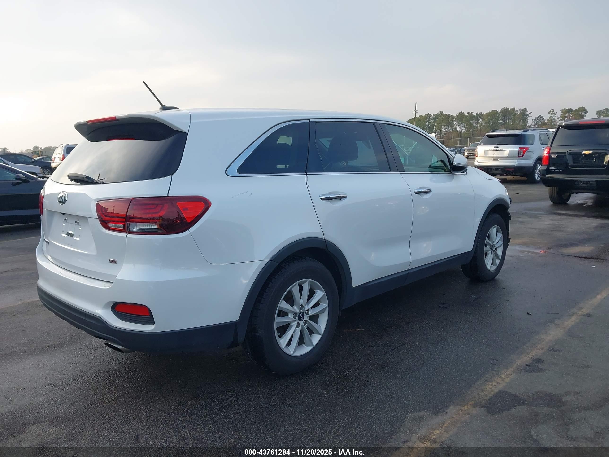 KIA SORENTO image 4