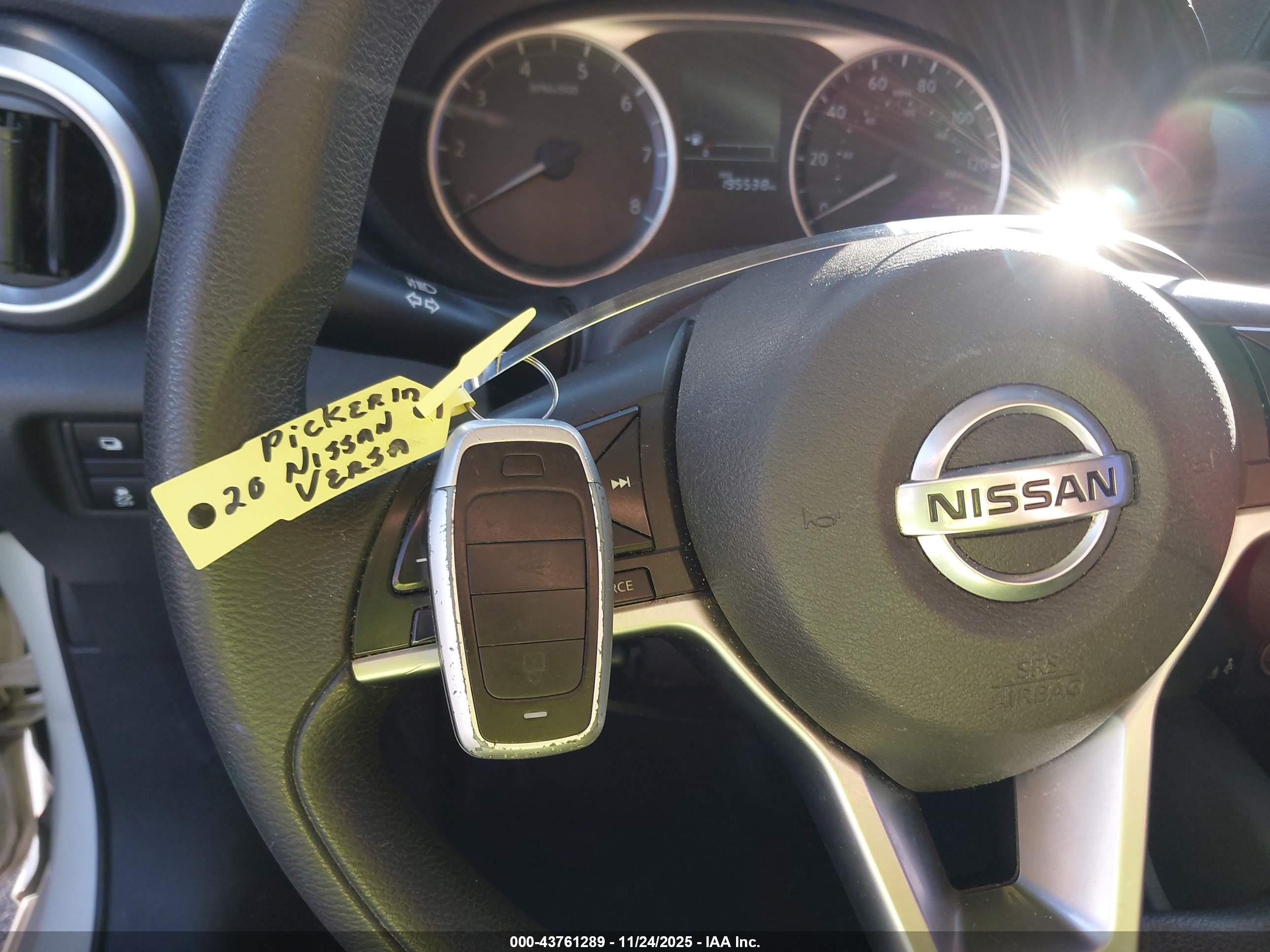 NISSAN VERSA image 11