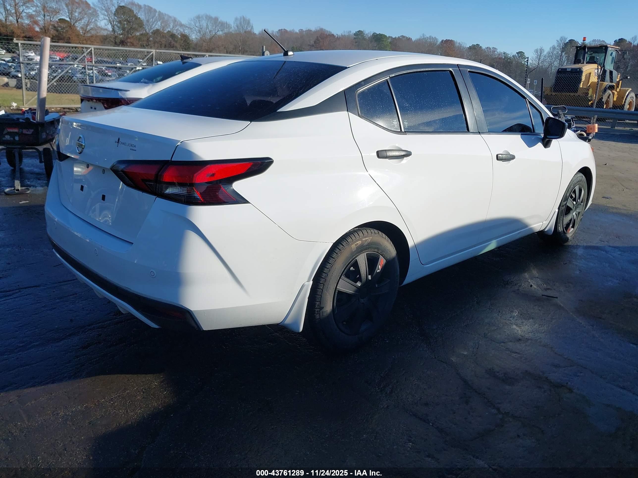 NISSAN VERSA image 4