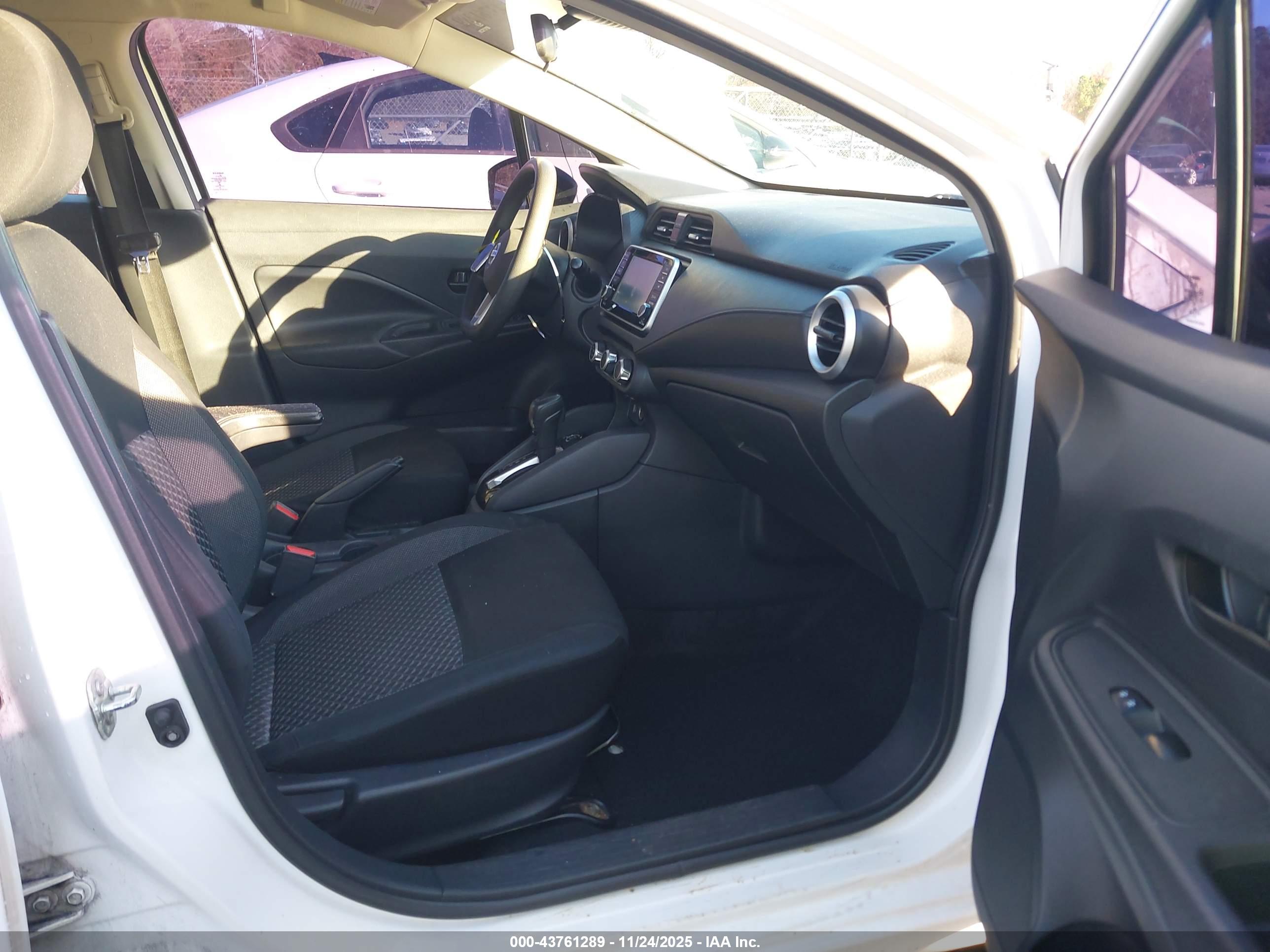 NISSAN VERSA image 5