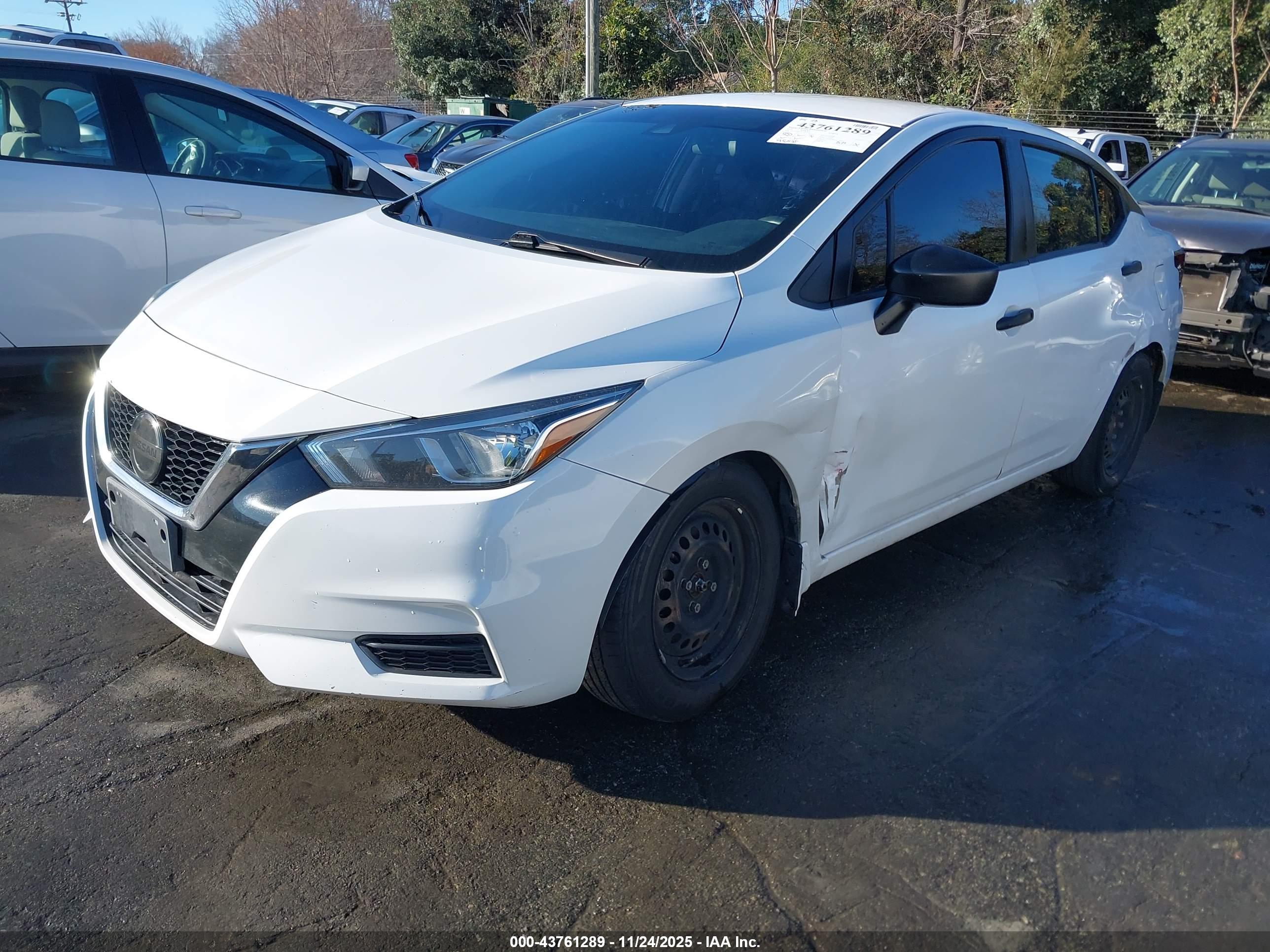 NISSAN VERSA image 6
