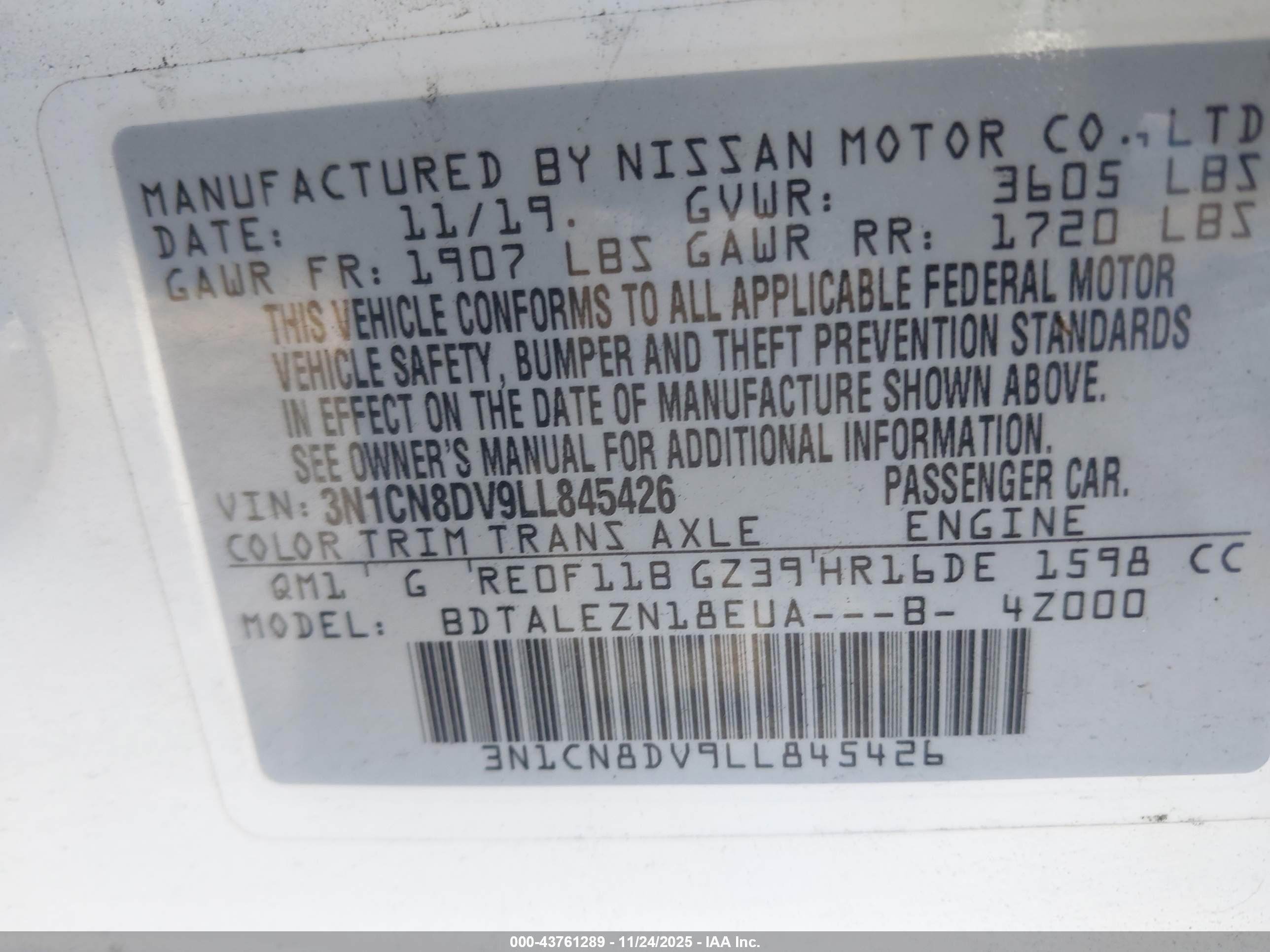 NISSAN VERSA image 9