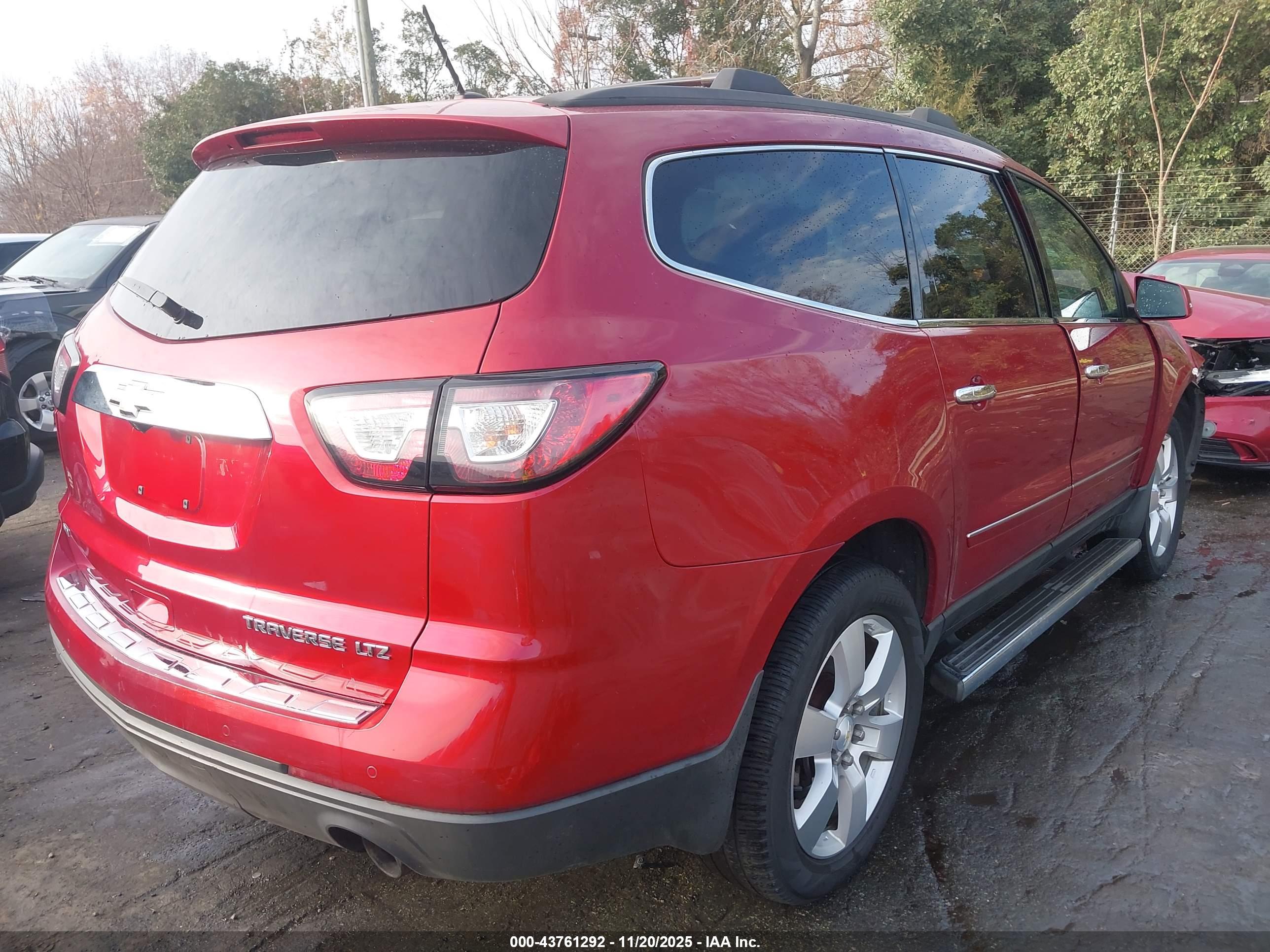 CHEVROLET TRAVERSE image 4