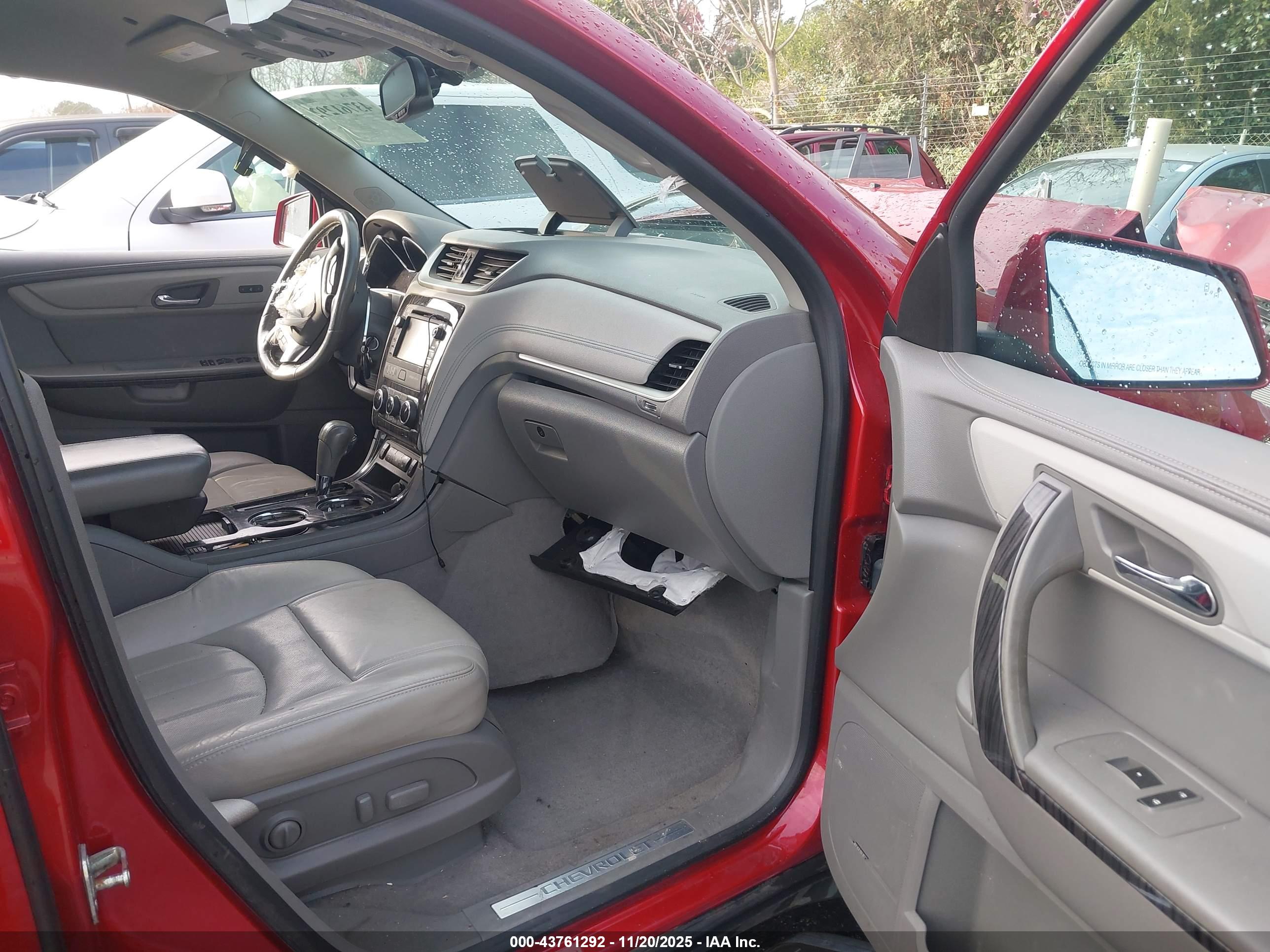 CHEVROLET TRAVERSE image 5