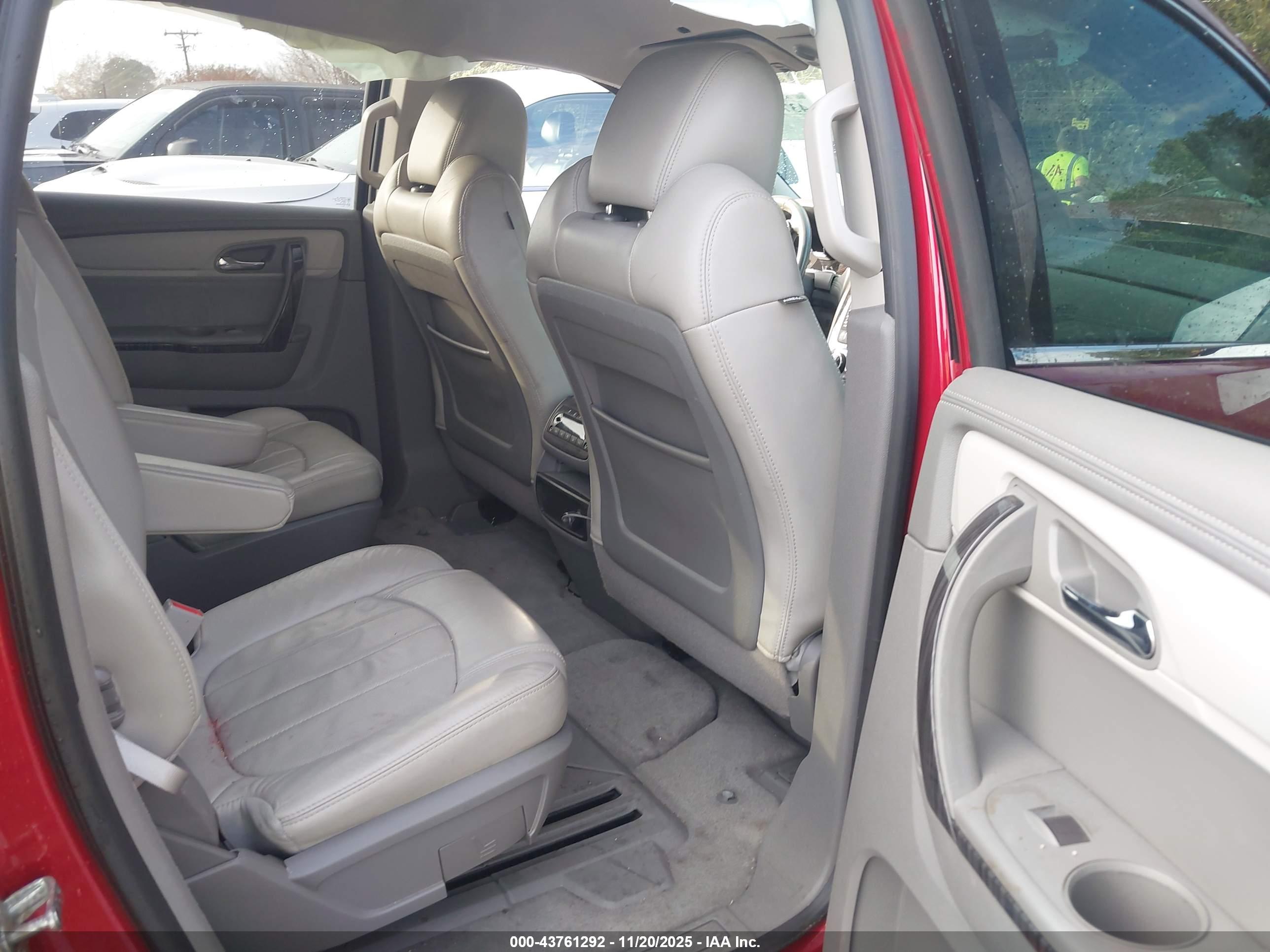 CHEVROLET TRAVERSE image 8