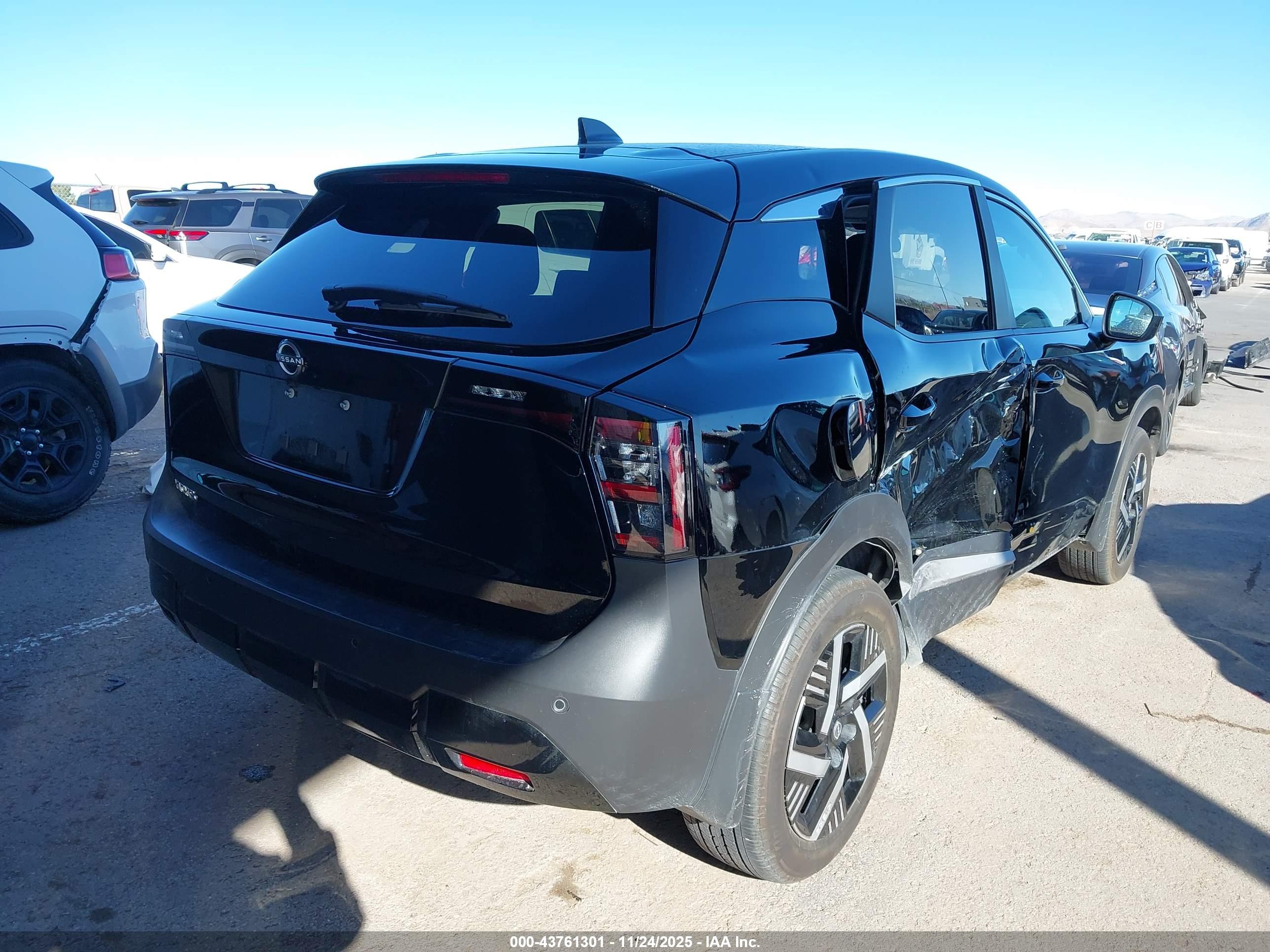 NISSAN KICKS image 4