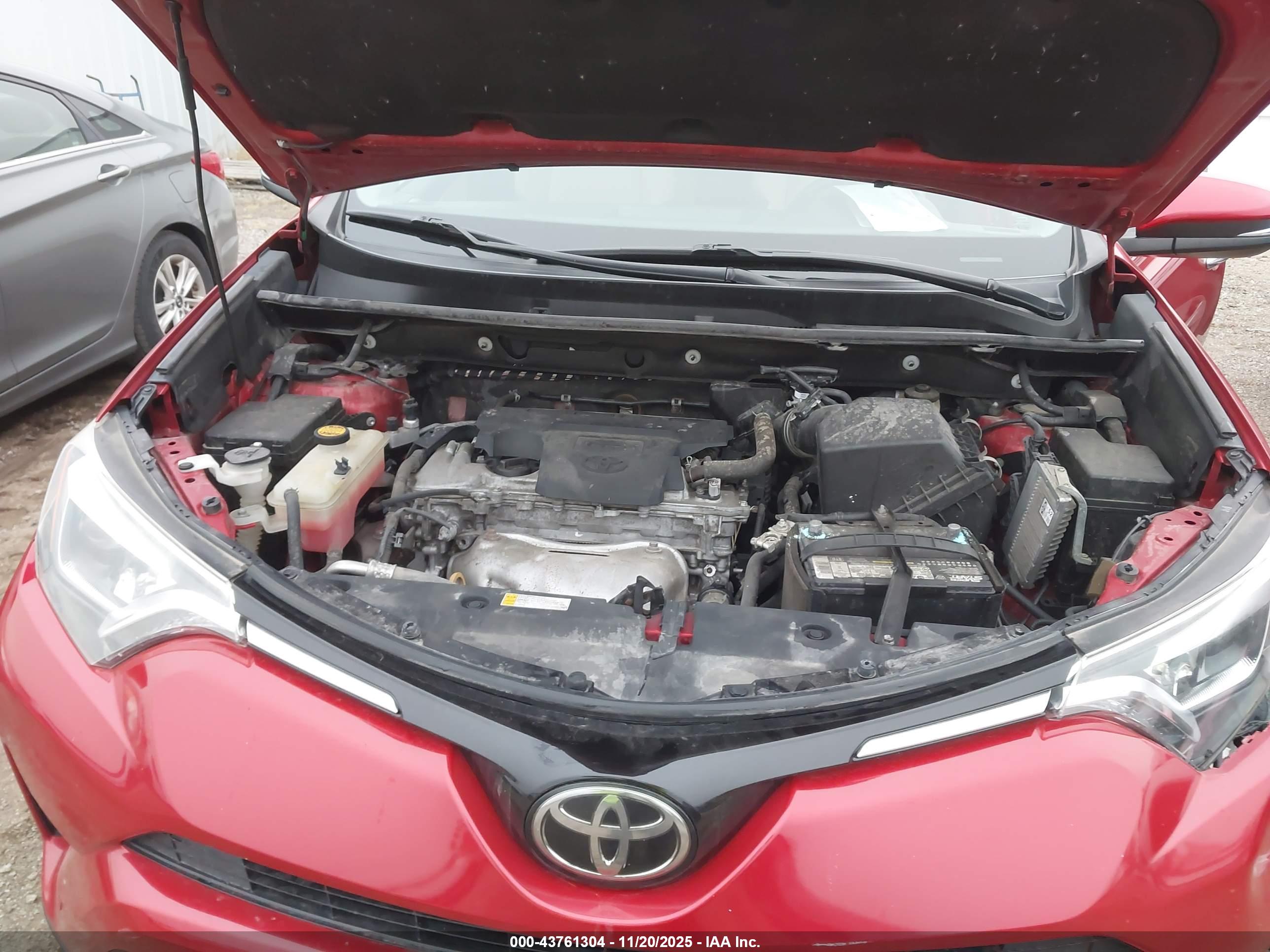 TOYOTA RAV4 image 10