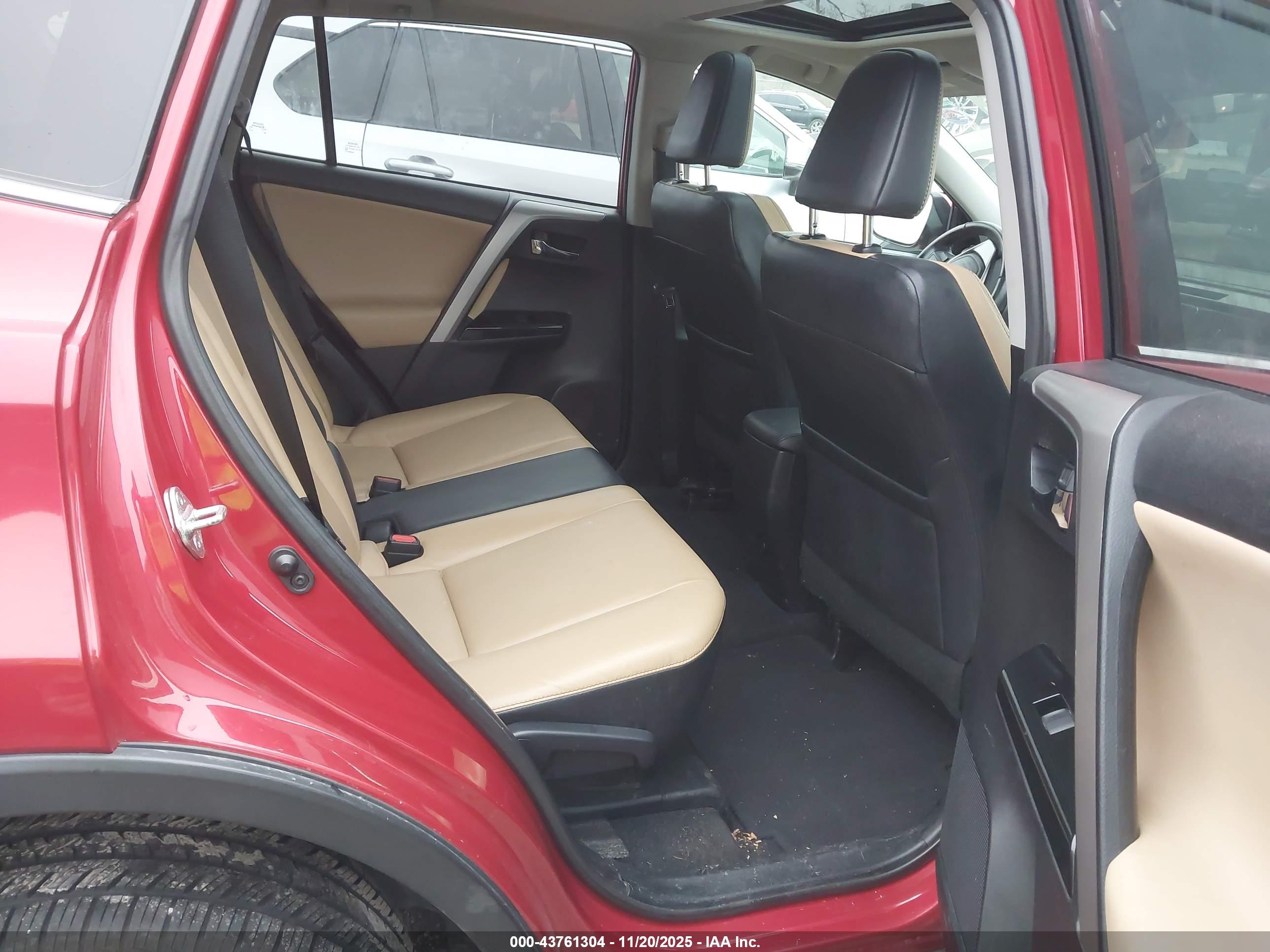 TOYOTA RAV4 image 8